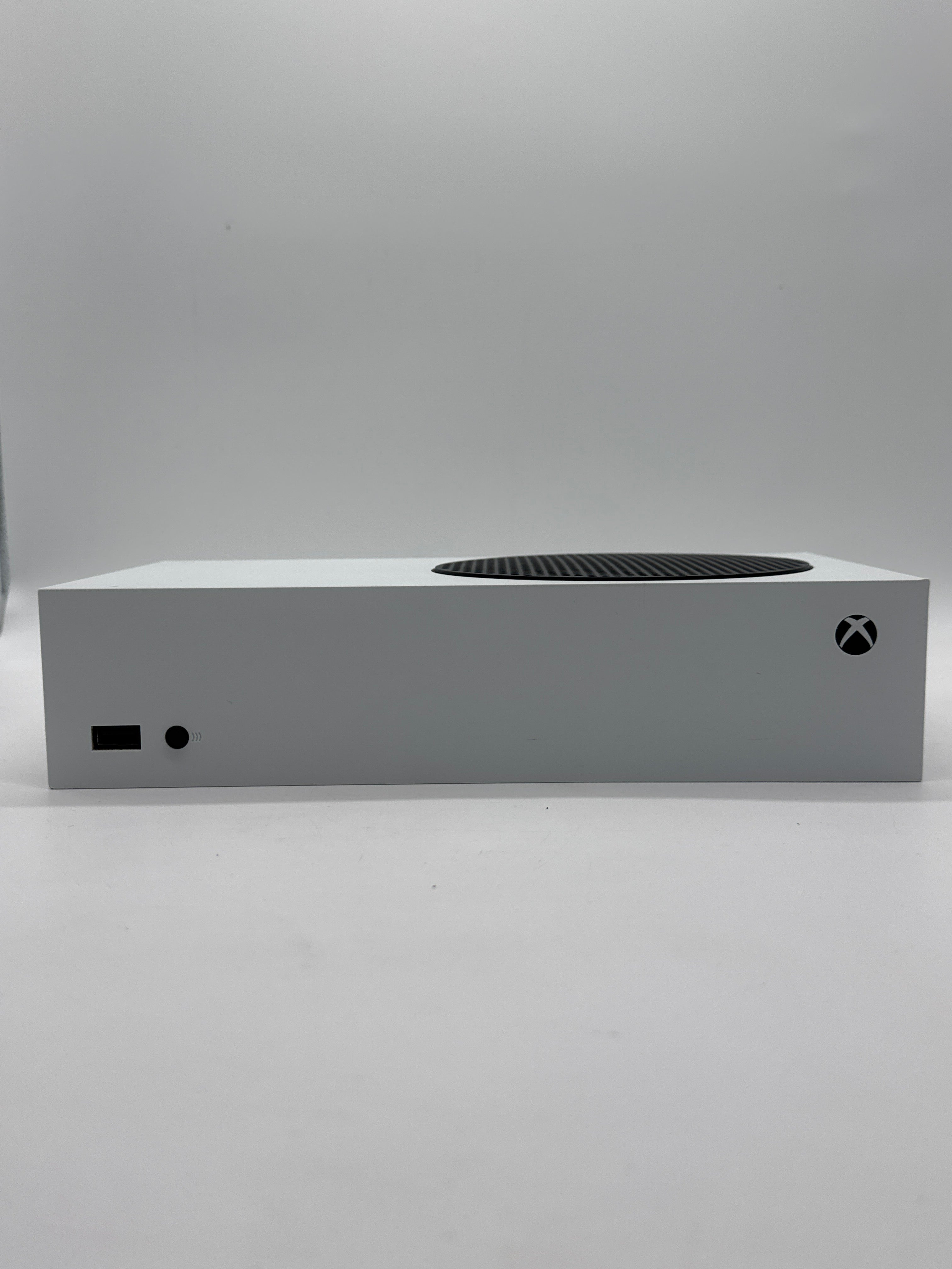Microsoft Xbox Series S (1884) 2020 512GB - Used (Back Case Clip broken)
