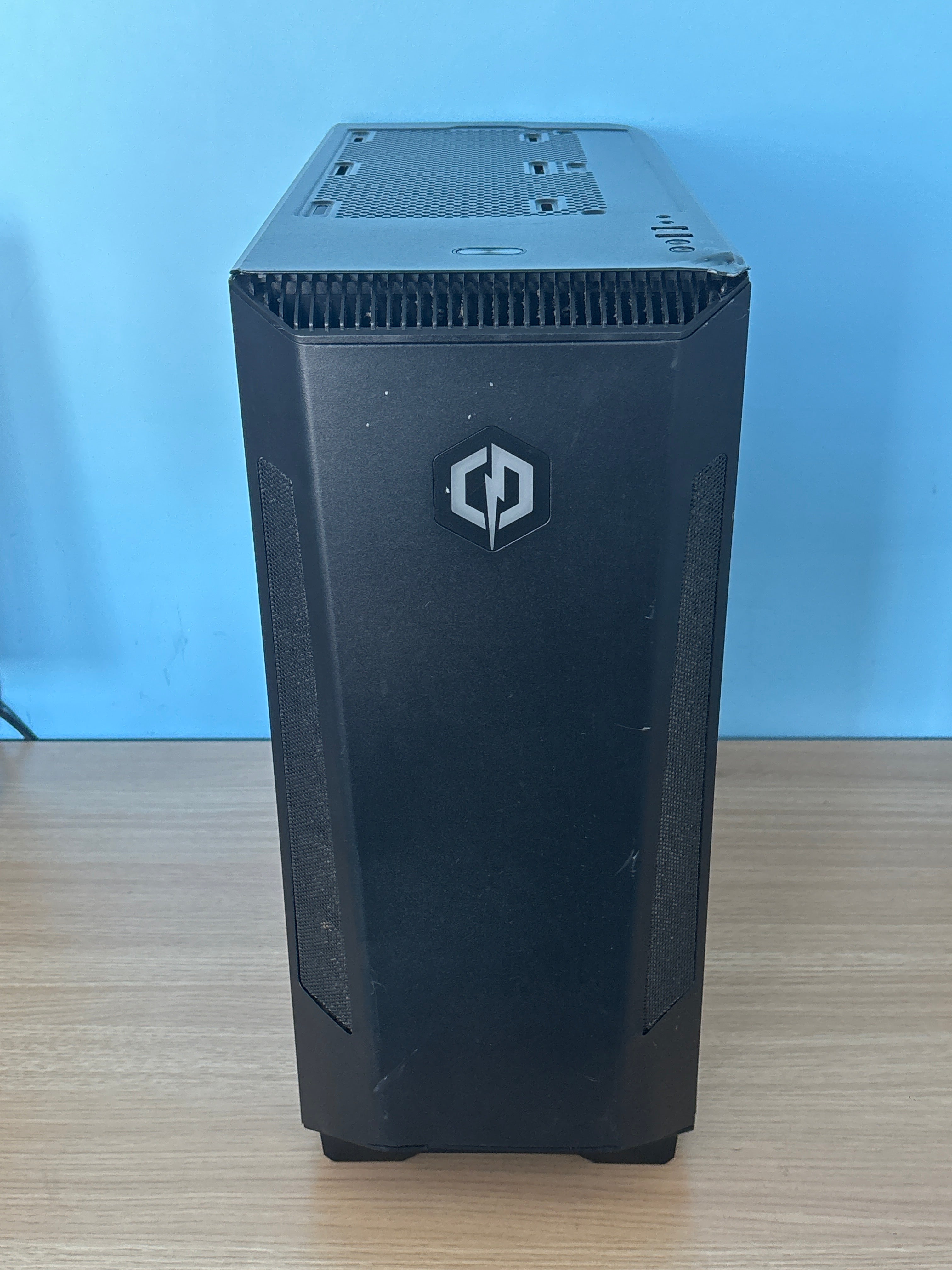 CyberPower PC Ryzen 5 3600 16GB RAM 2TB HDD 256GB SSD Radeon RX 6650 XT