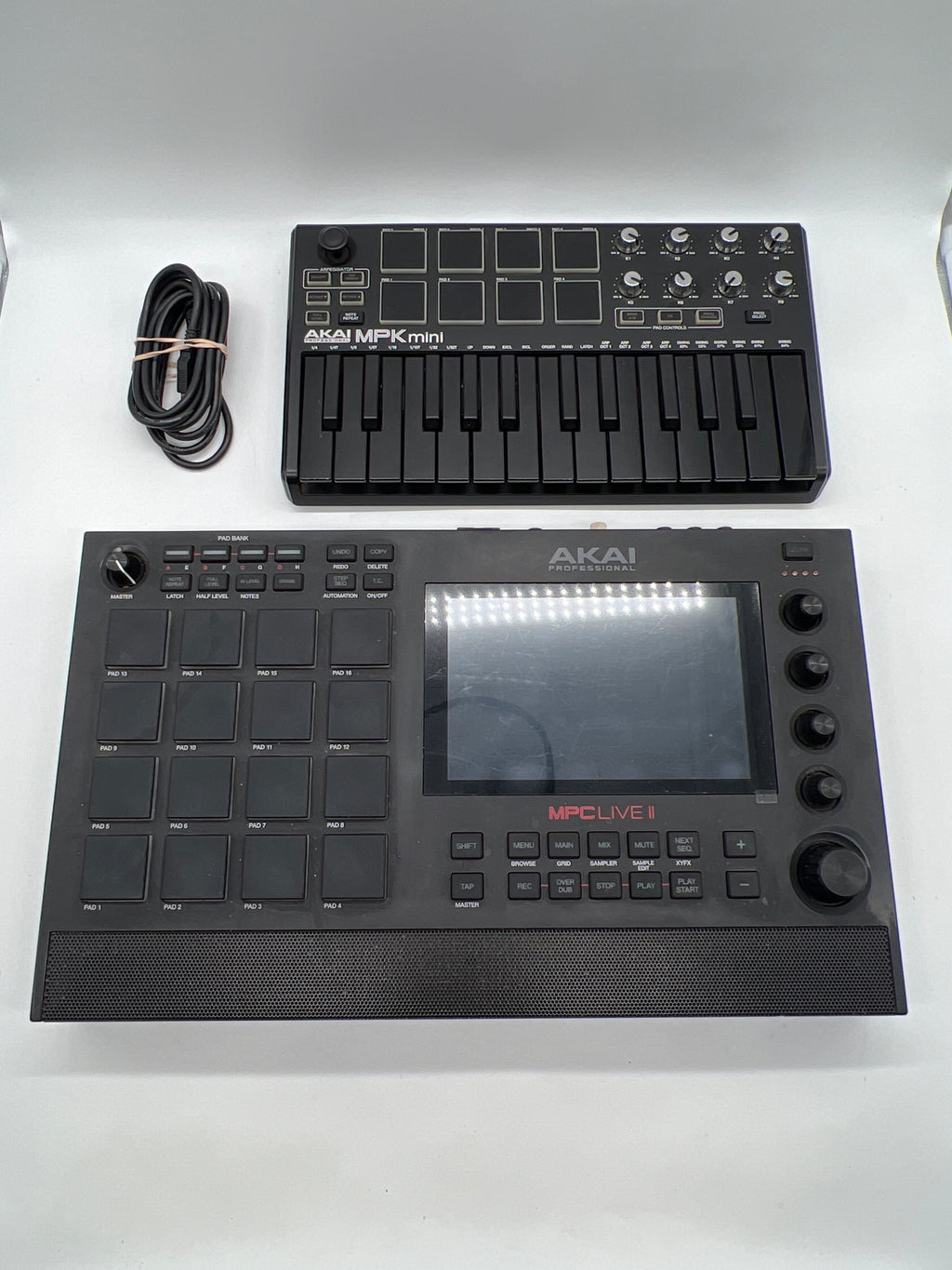 AKAI MPC LIVE 2 Akai MPC LIVE II Standalone Production Center w/ AKAI MPK Mini - Used