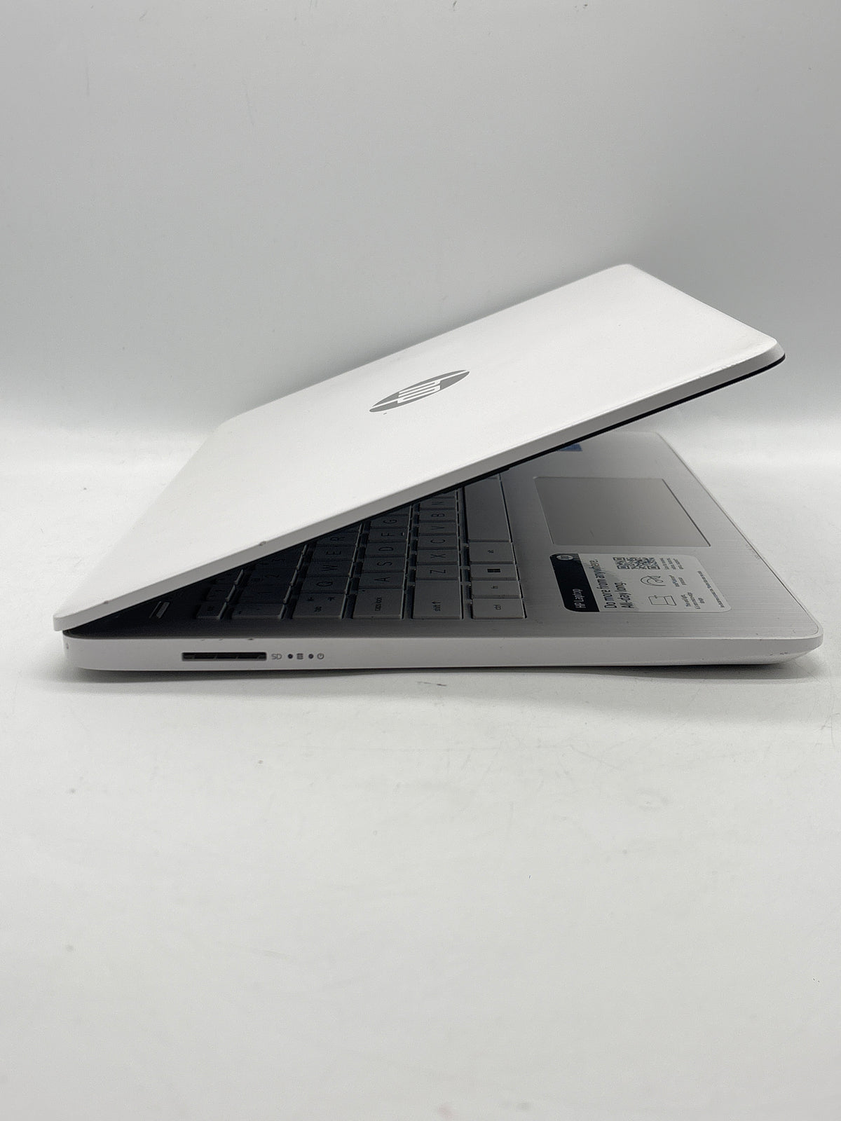 HP 14-dq0052dx 14" Intel Celeron N4120 8GB RAM 64GB SSD White - Used