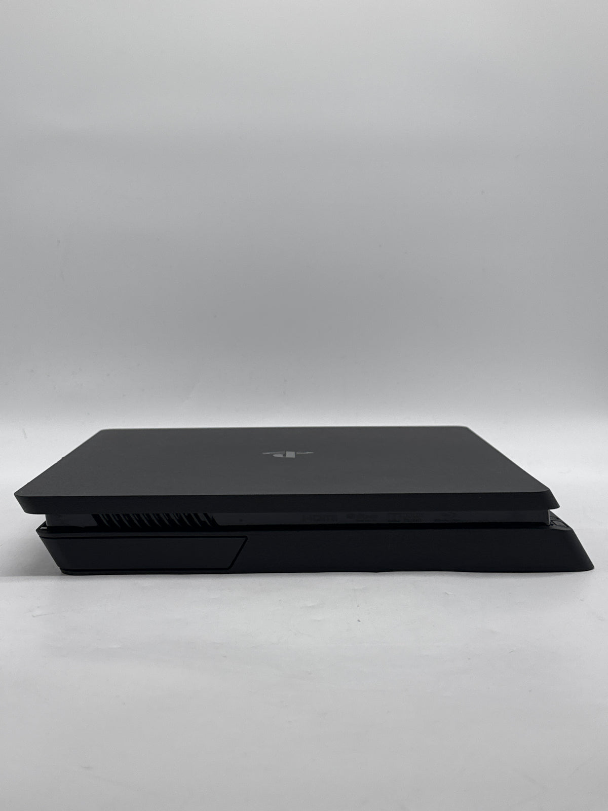 Sony PlayStation 4 Slim CUH-2215B 1TB Black Console w/ 1 DualShock 4 Controller