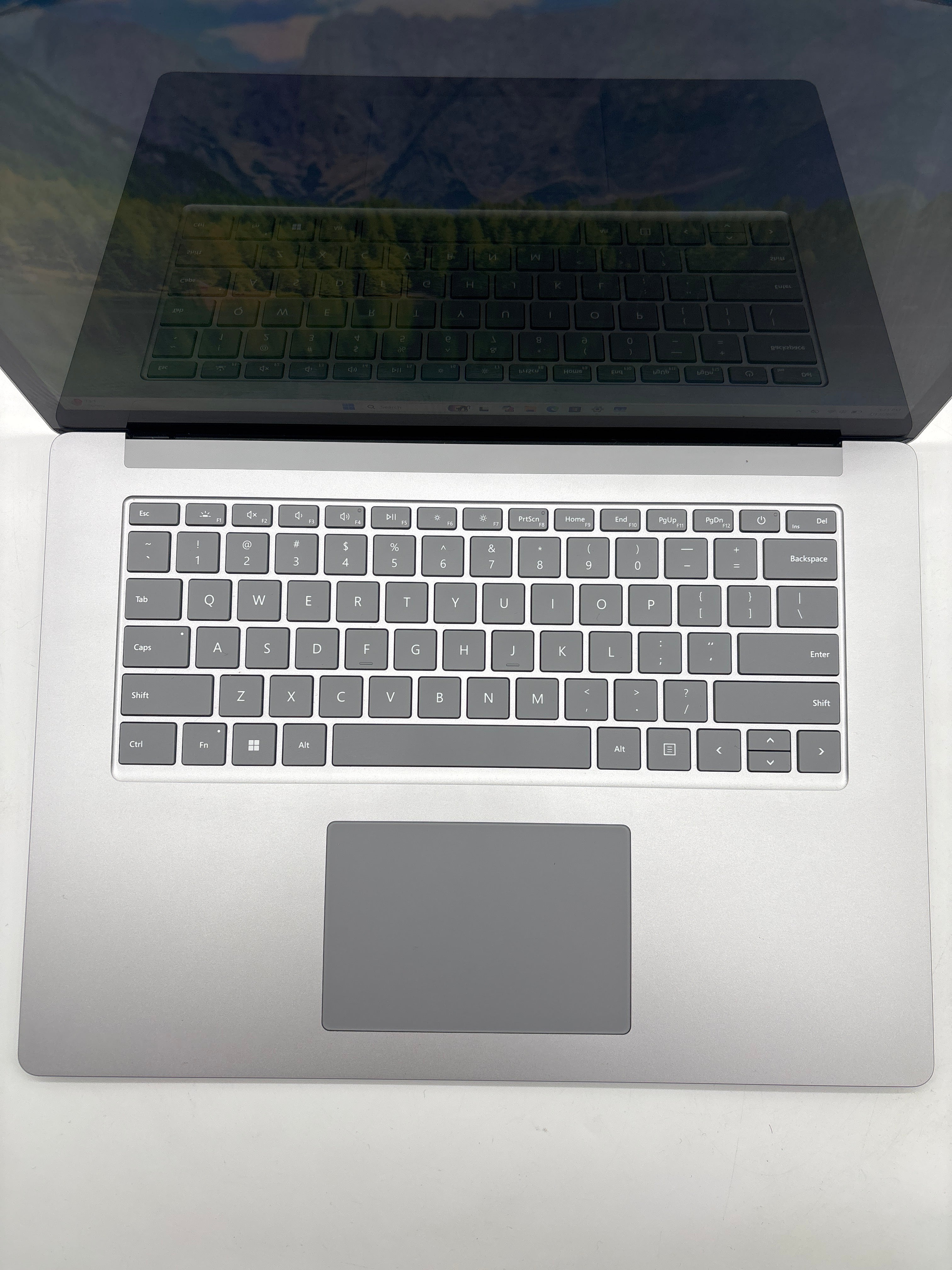 Microsoft Surface Laptop 4 i7-1185G7 8GB RAM 512GB SSD