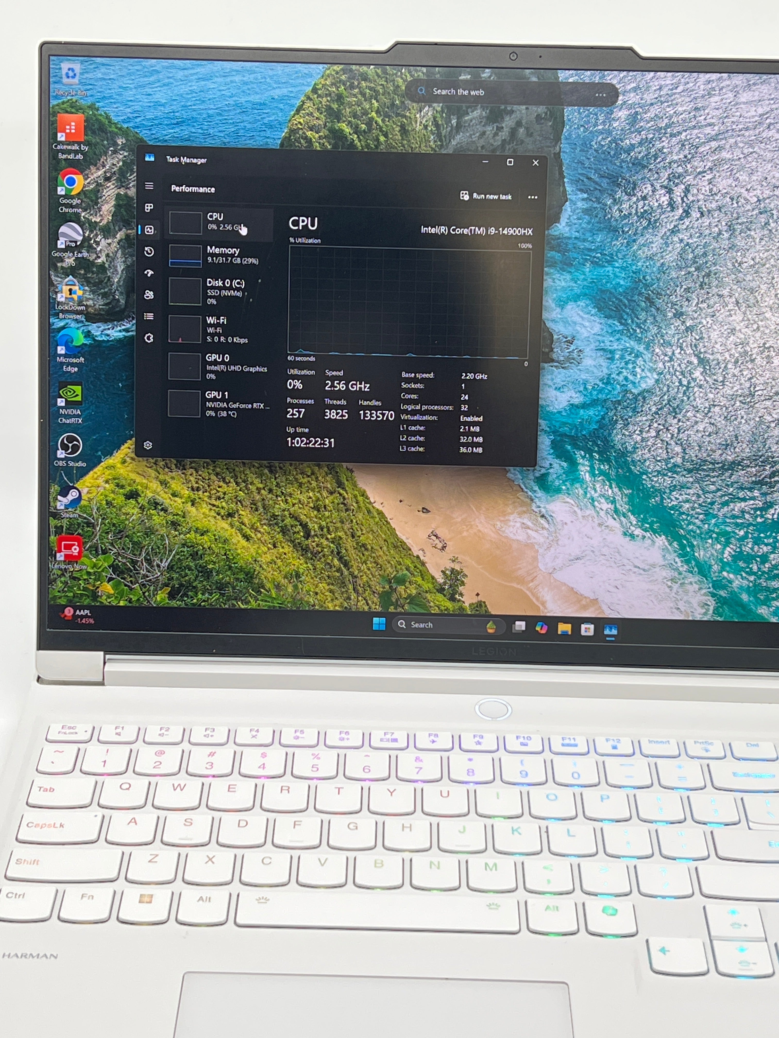 Lenovo Legion 7 16IRX9 16 inch i9-14900HX 32GB 1TB RTX 4070 White