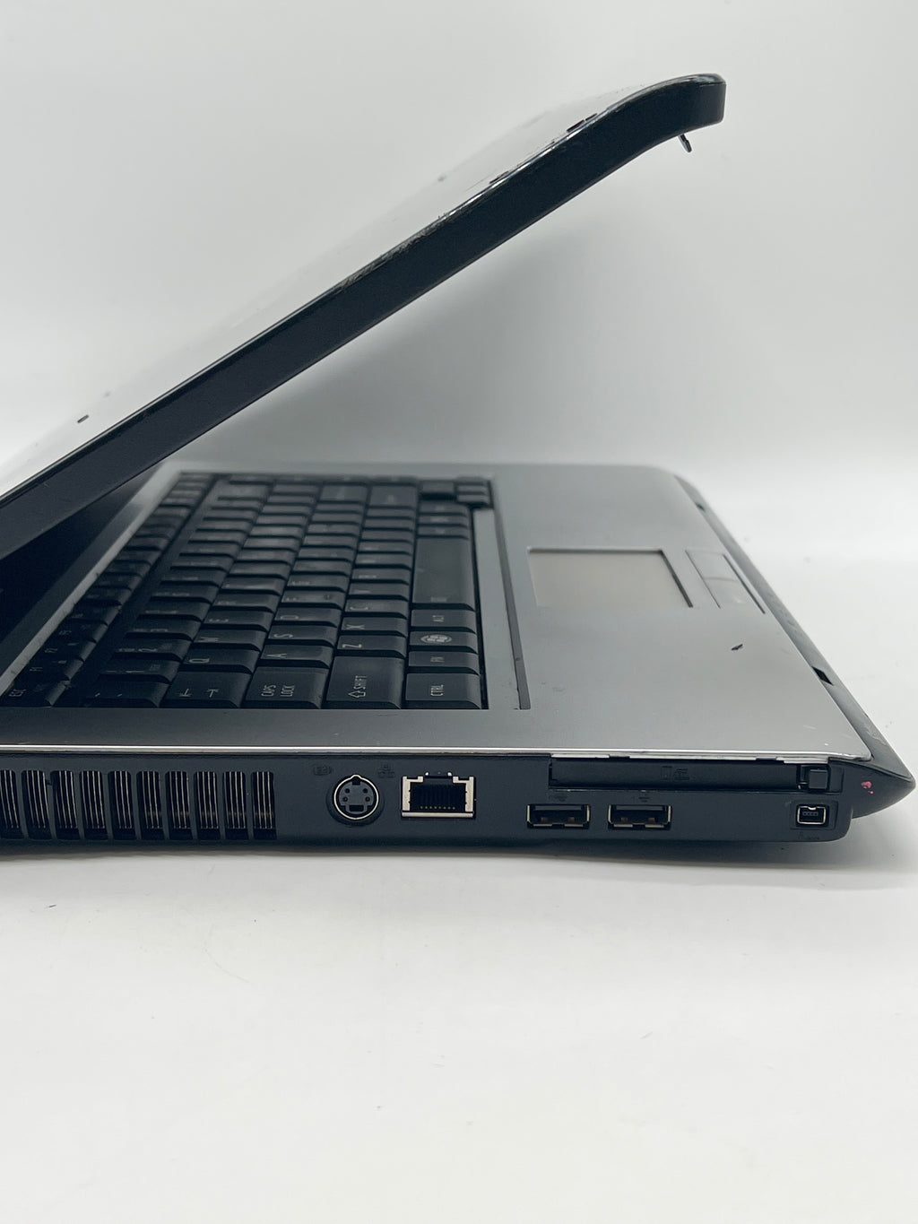 Toshiba Laptop Satellite A205 Core 2 Duo 4GB RAM - For Parts (Bad Battery)