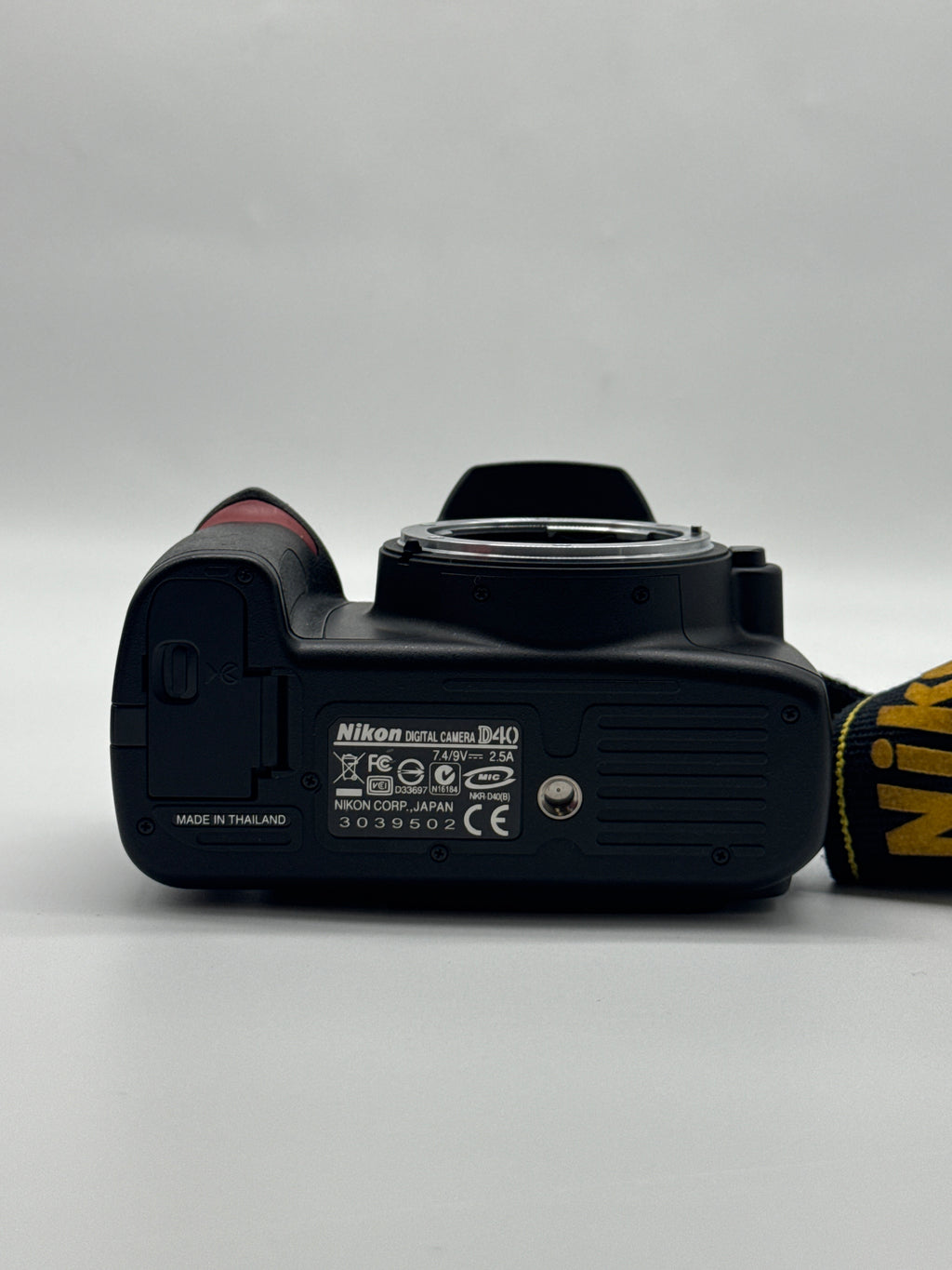 Nikon D40 DSLR Camera w/ Nikkor 18-55mm Lens Black - Used