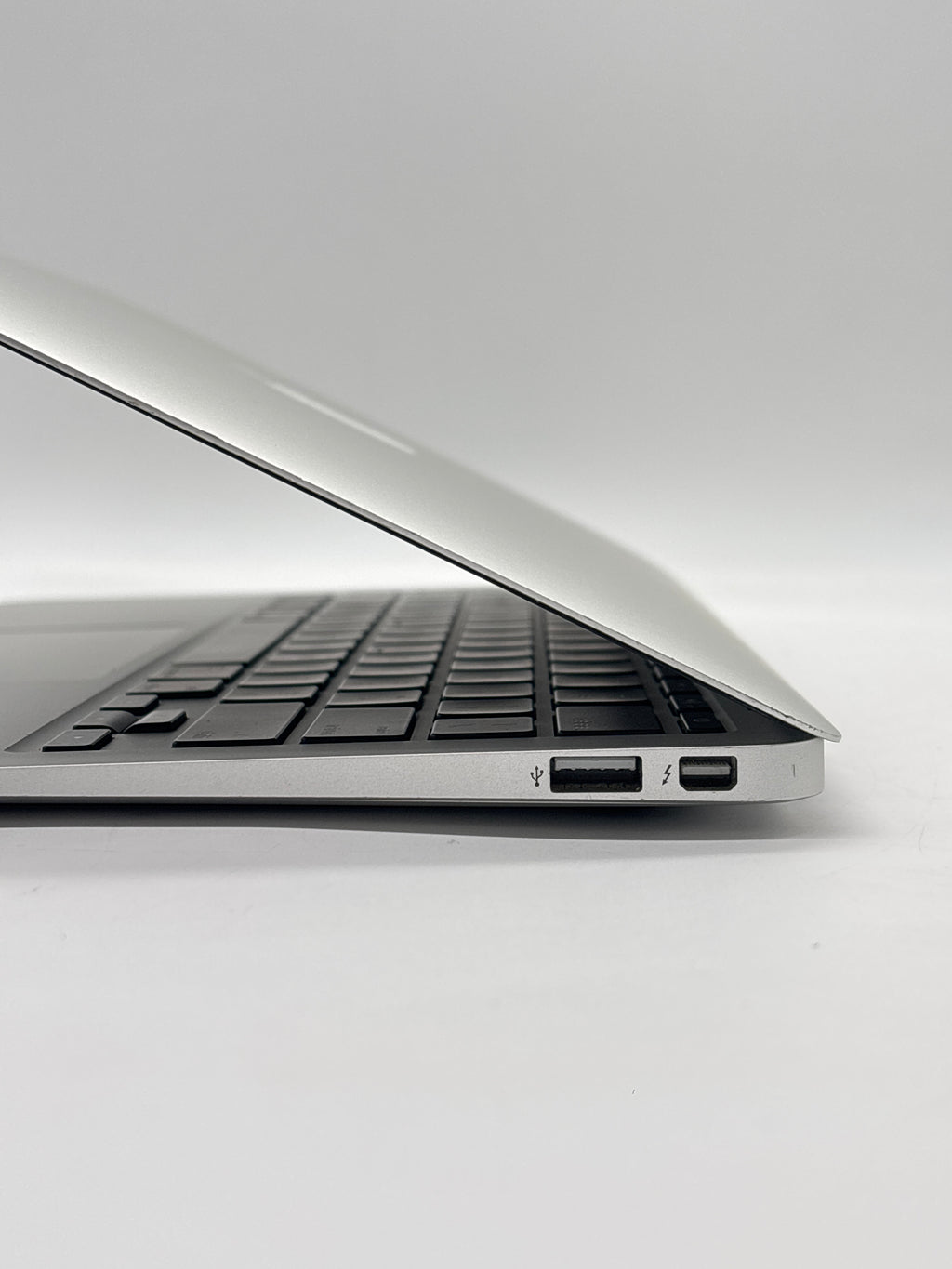 Apple MacBook Air A1465 i5 4GB RAM 128GB SSD - For Parts (Firmware Locked)