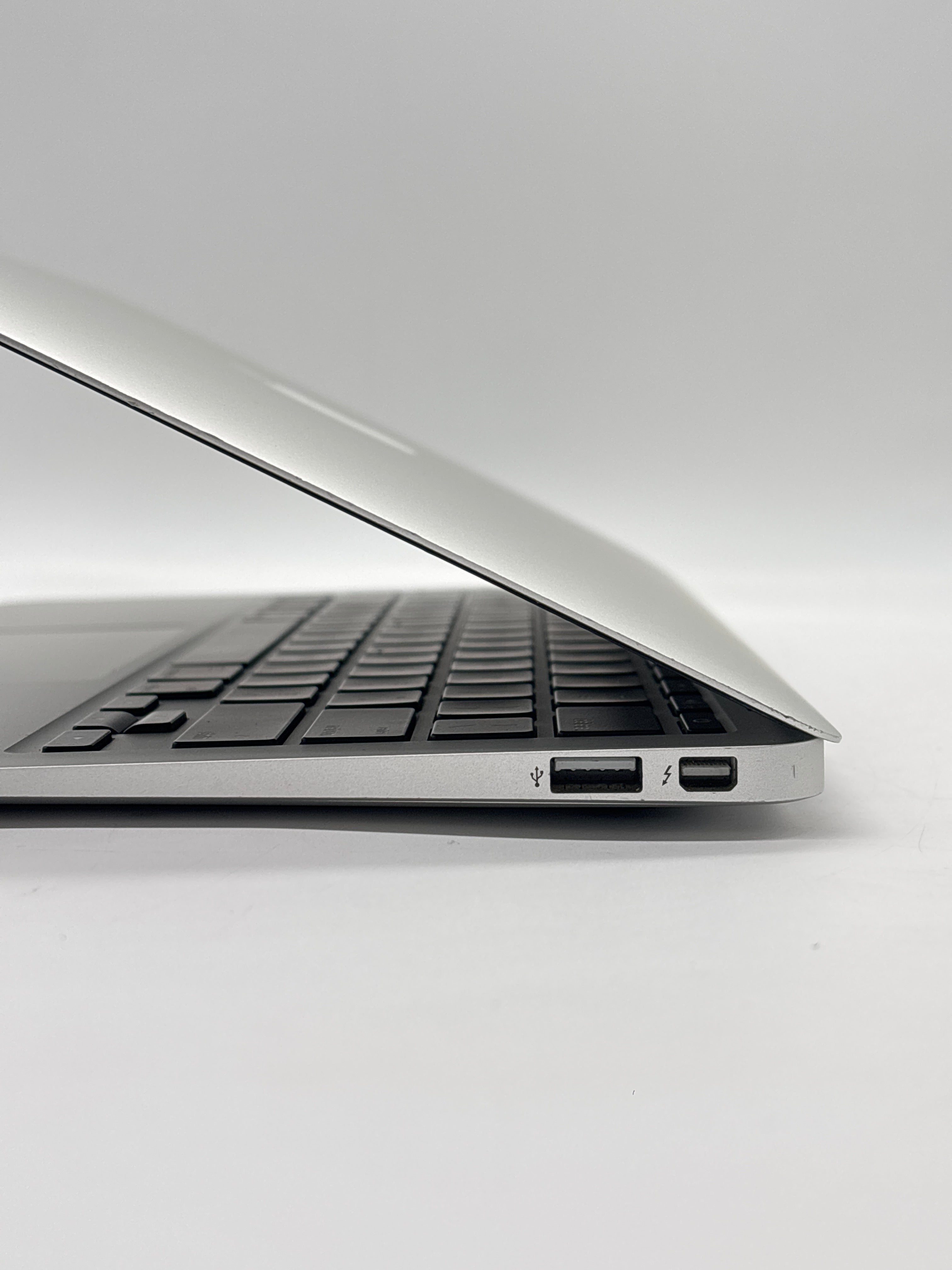 Apple MacBook Air A1465 i5 4GB RAM 128GB SSD - For Parts (Firmware Locked)