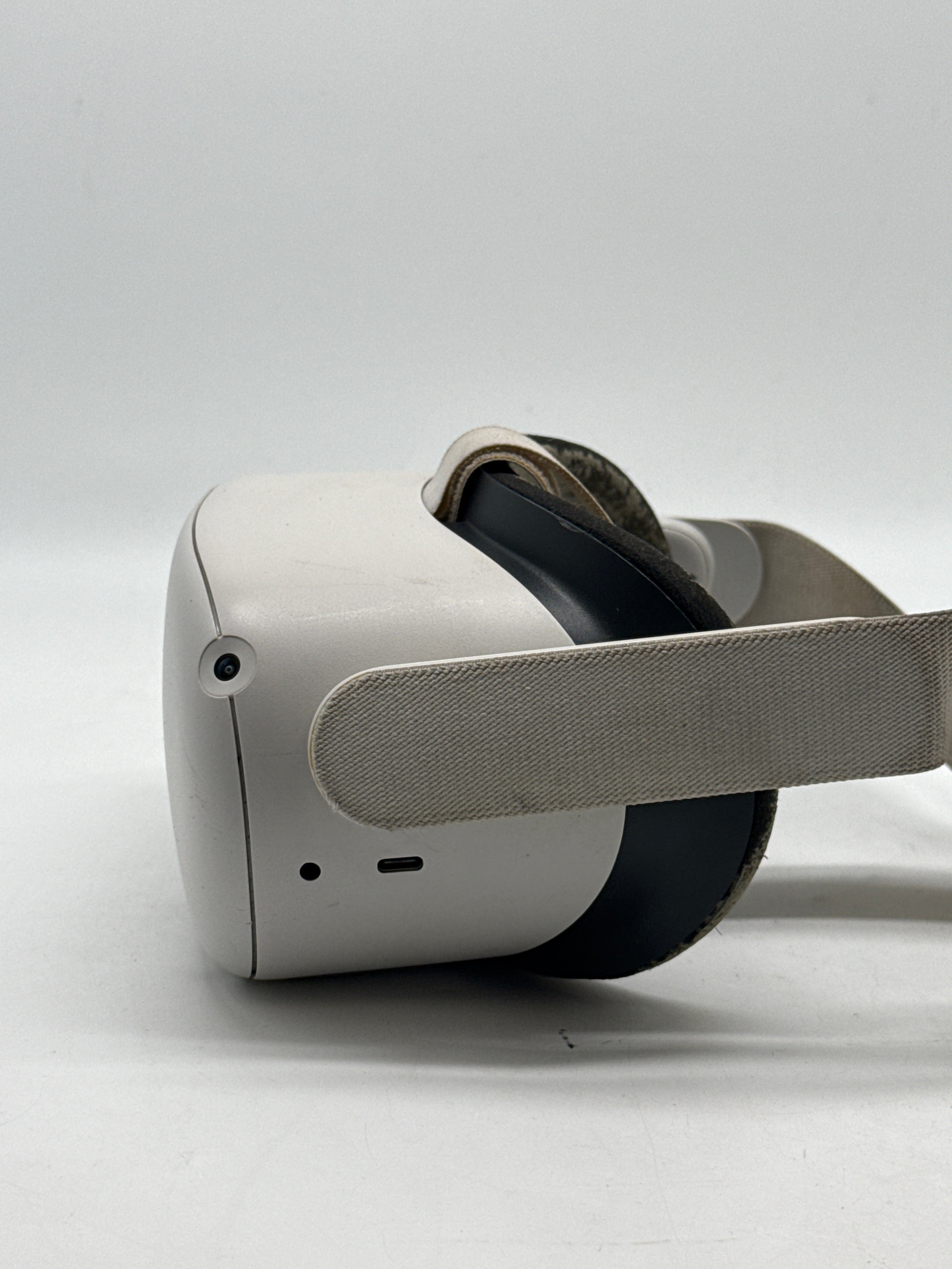 Meta Oculus Quest 2 64 GB VR Headset White - For Parts