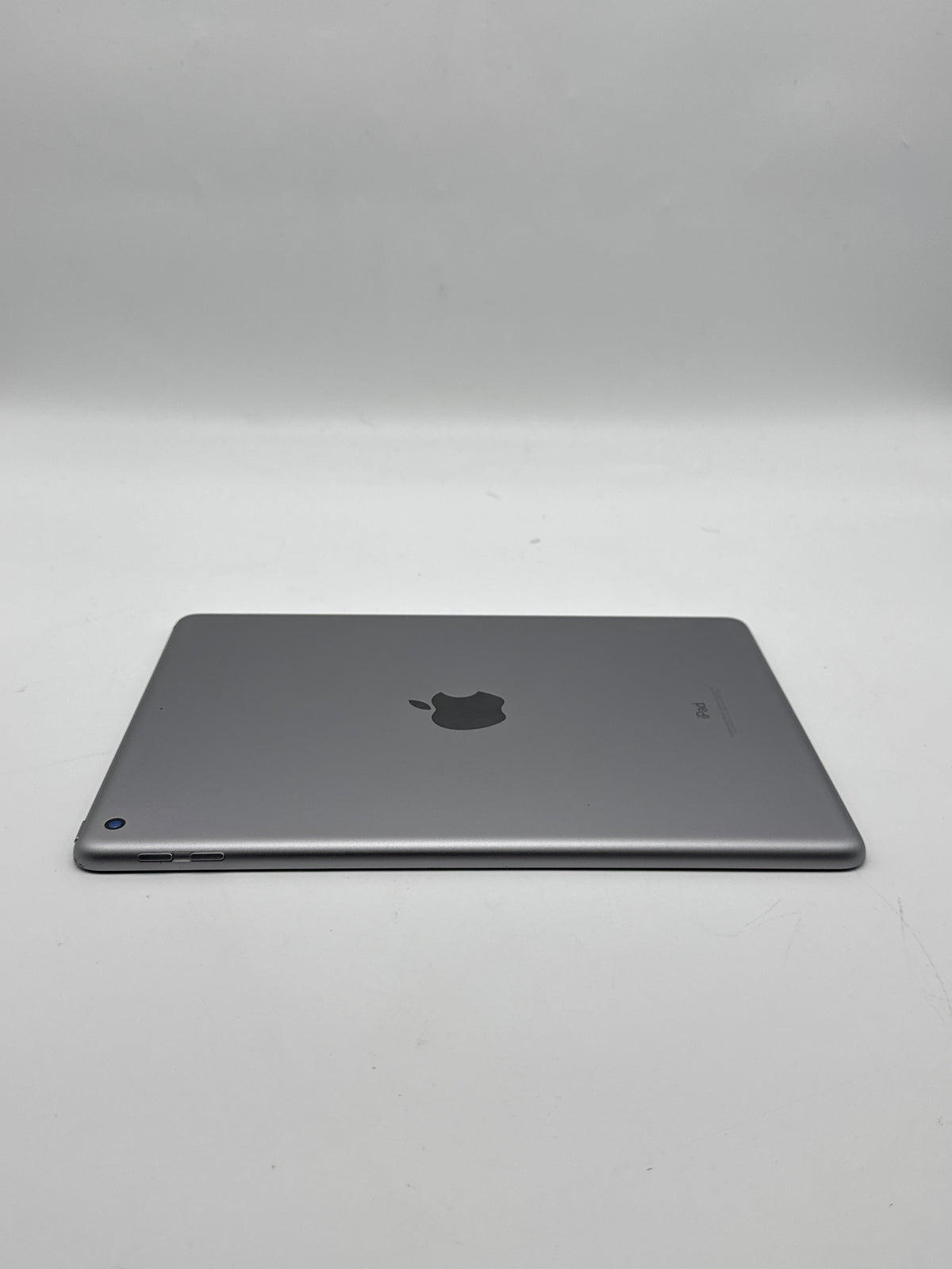 Apple iPad 6th Gen 9.7" 32GB Space Gray Wi-Fi - Screen Cracked, Read