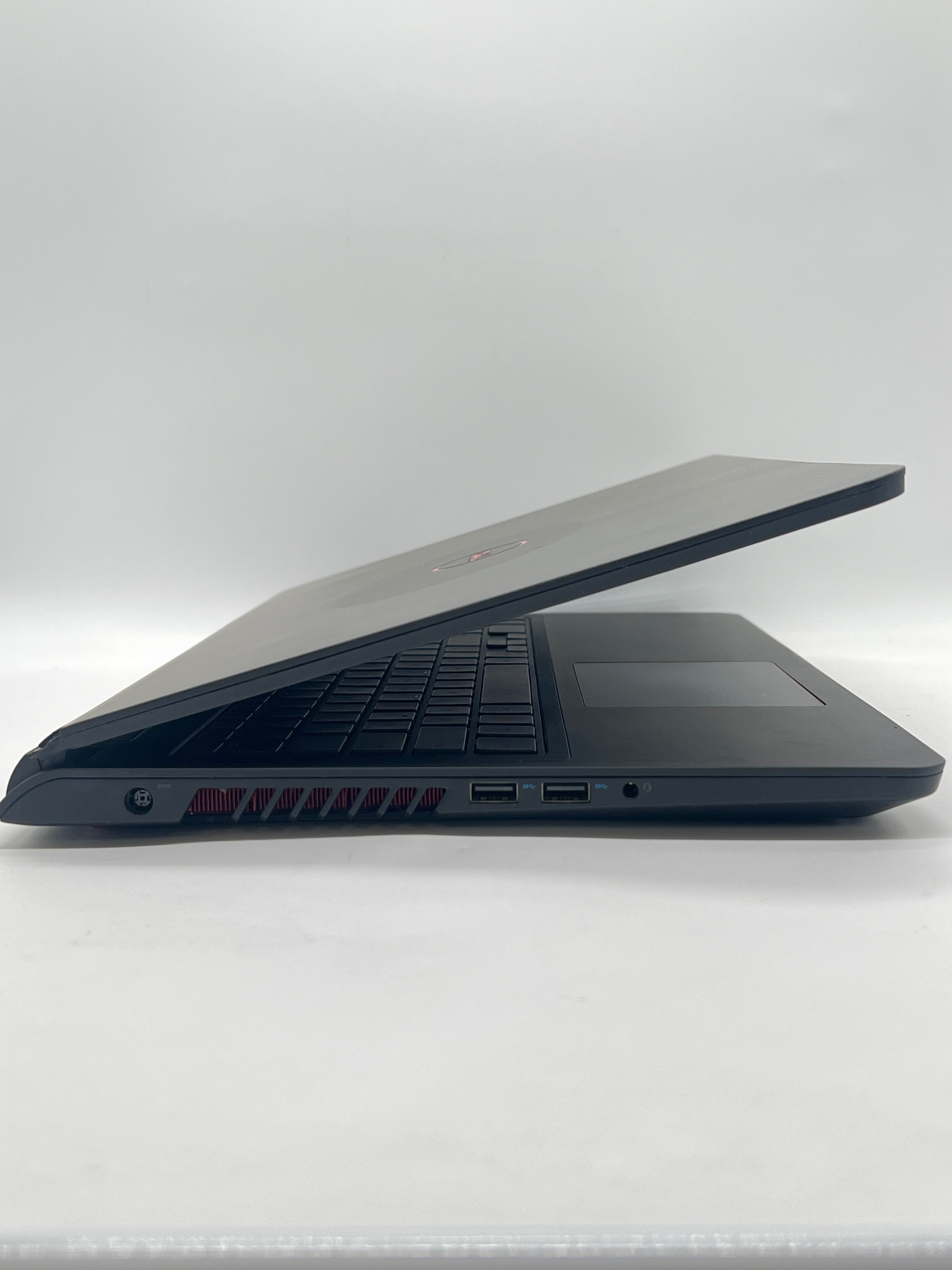 Dell Inspiron 15 3511 AMD A10-9630 8GB RAM 1TB HDD - For Parts (Bad HDD)