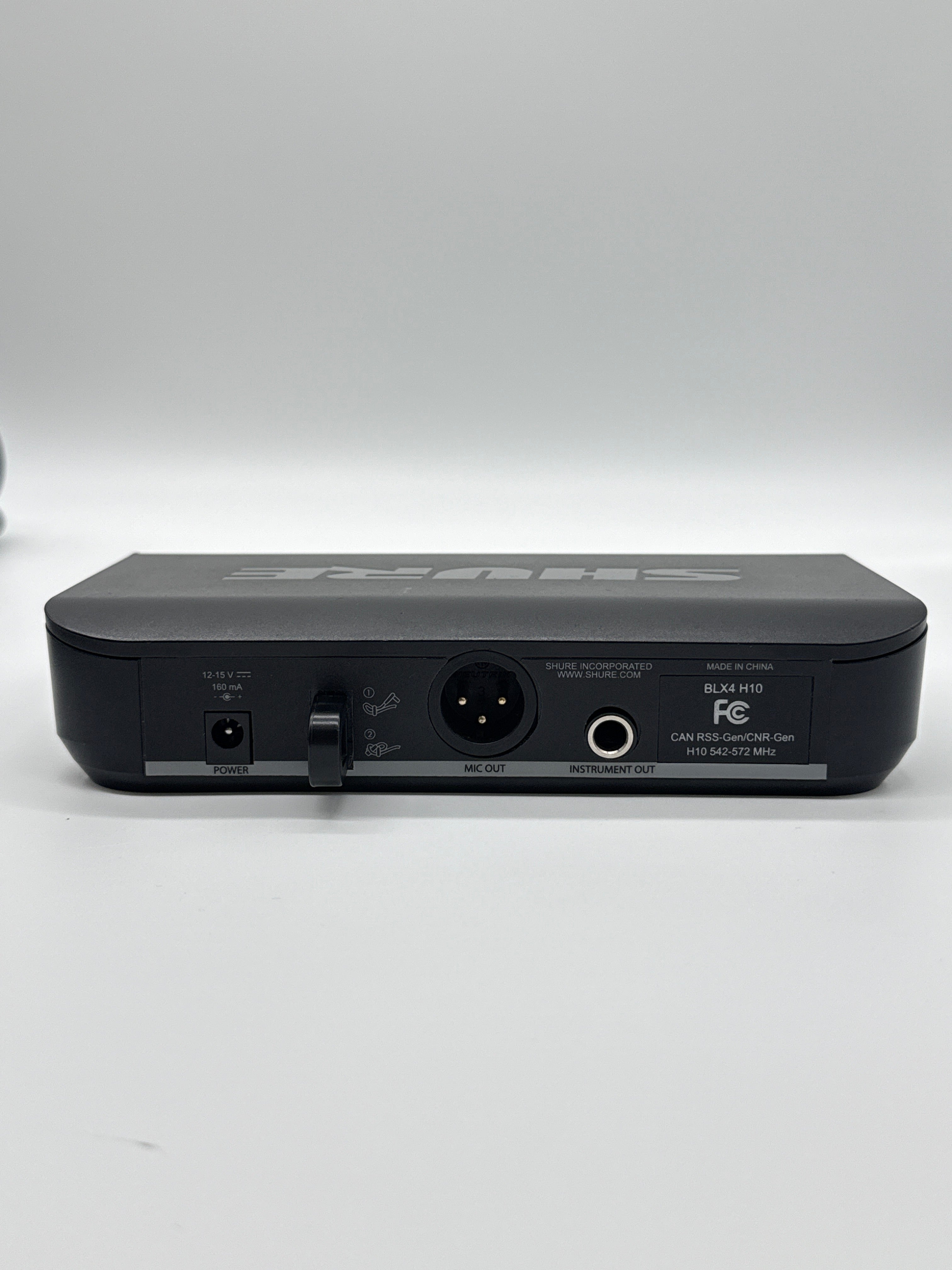 Shure M58 Dynamic Microphone with BLX4R H10 Wireless Receiver Black
