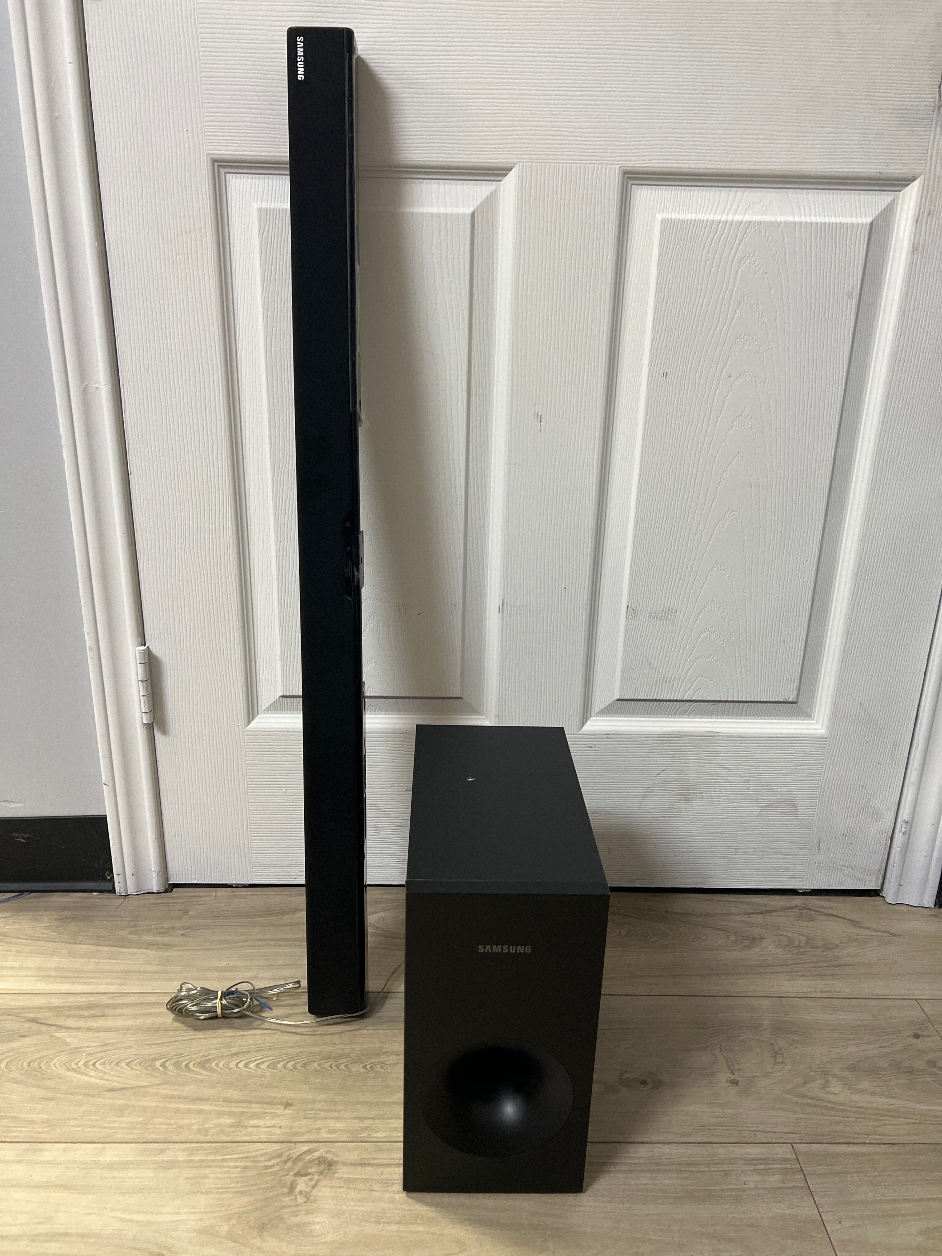 Samsung PS-EW1-2 Subwoofer with Sound Bar - Home Theatre