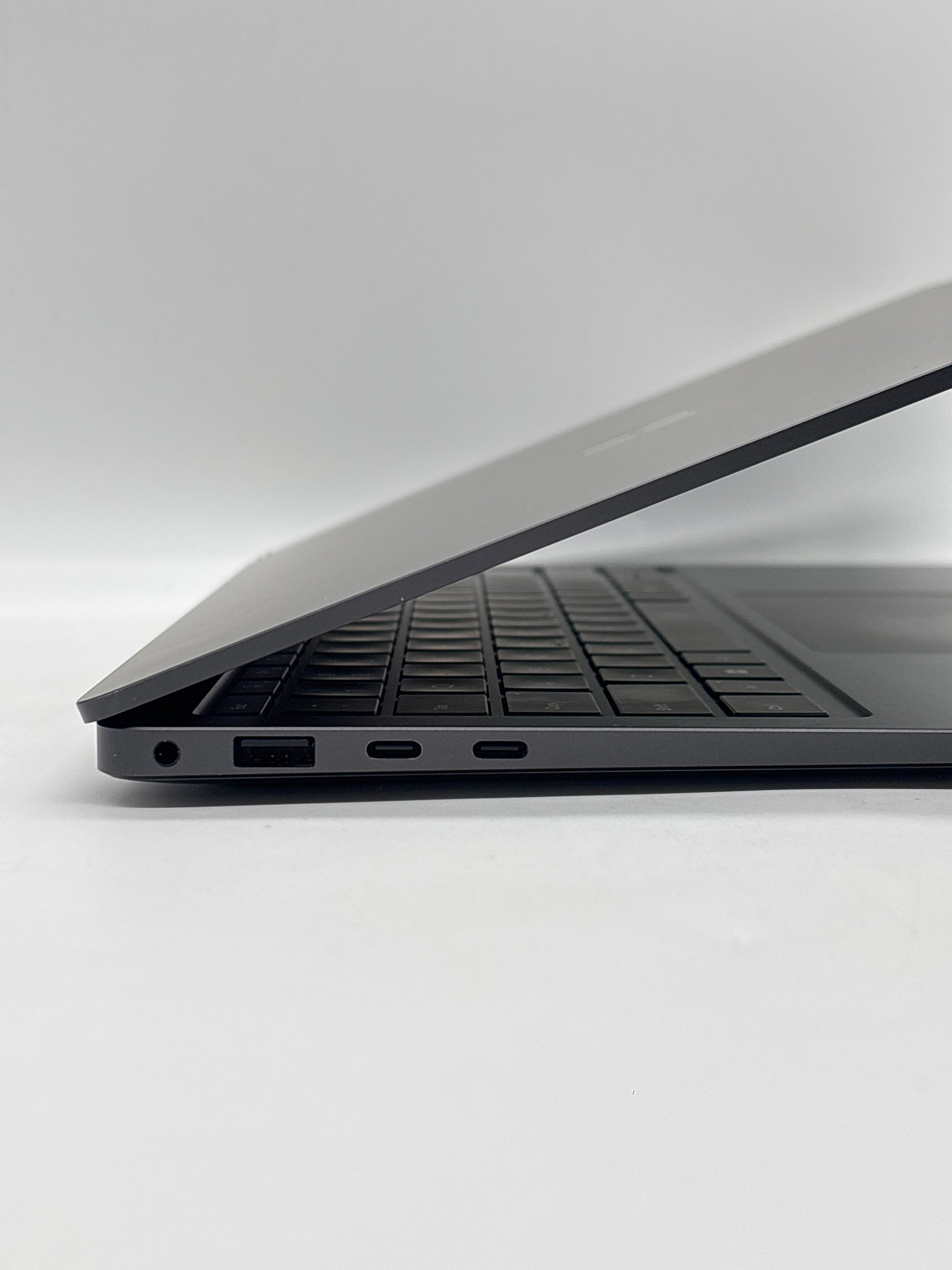 Microsoft Surface Laptop 7 2107 Ultra 7 268V 32GB RAM 1TB SSD - For Parts (READ)