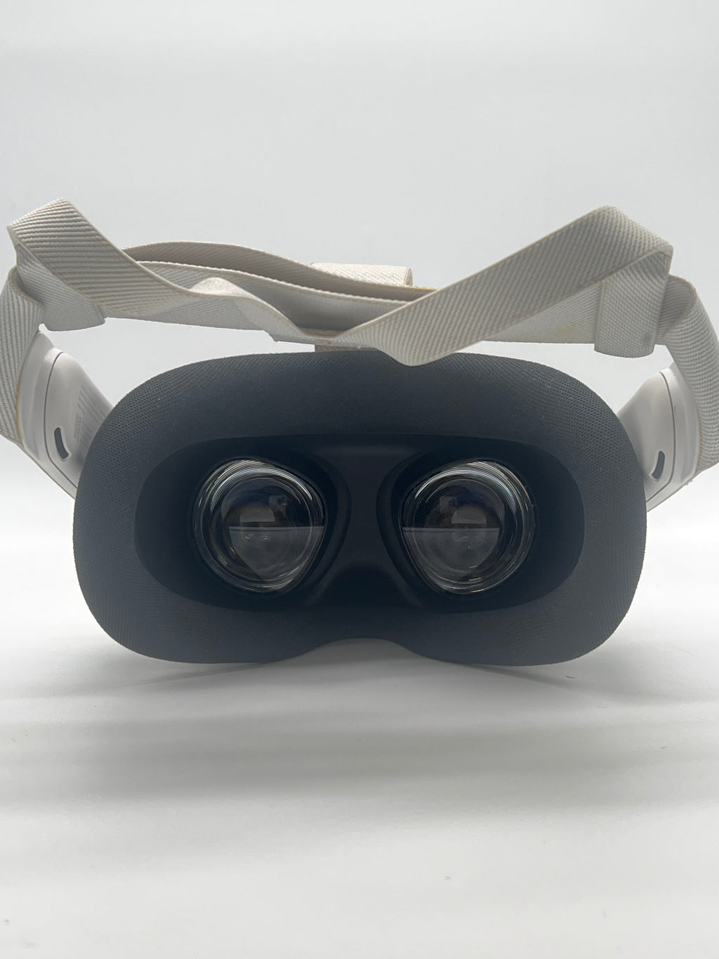 Meta Quest 3 VR Headset - For Parts - (Lens Issue)