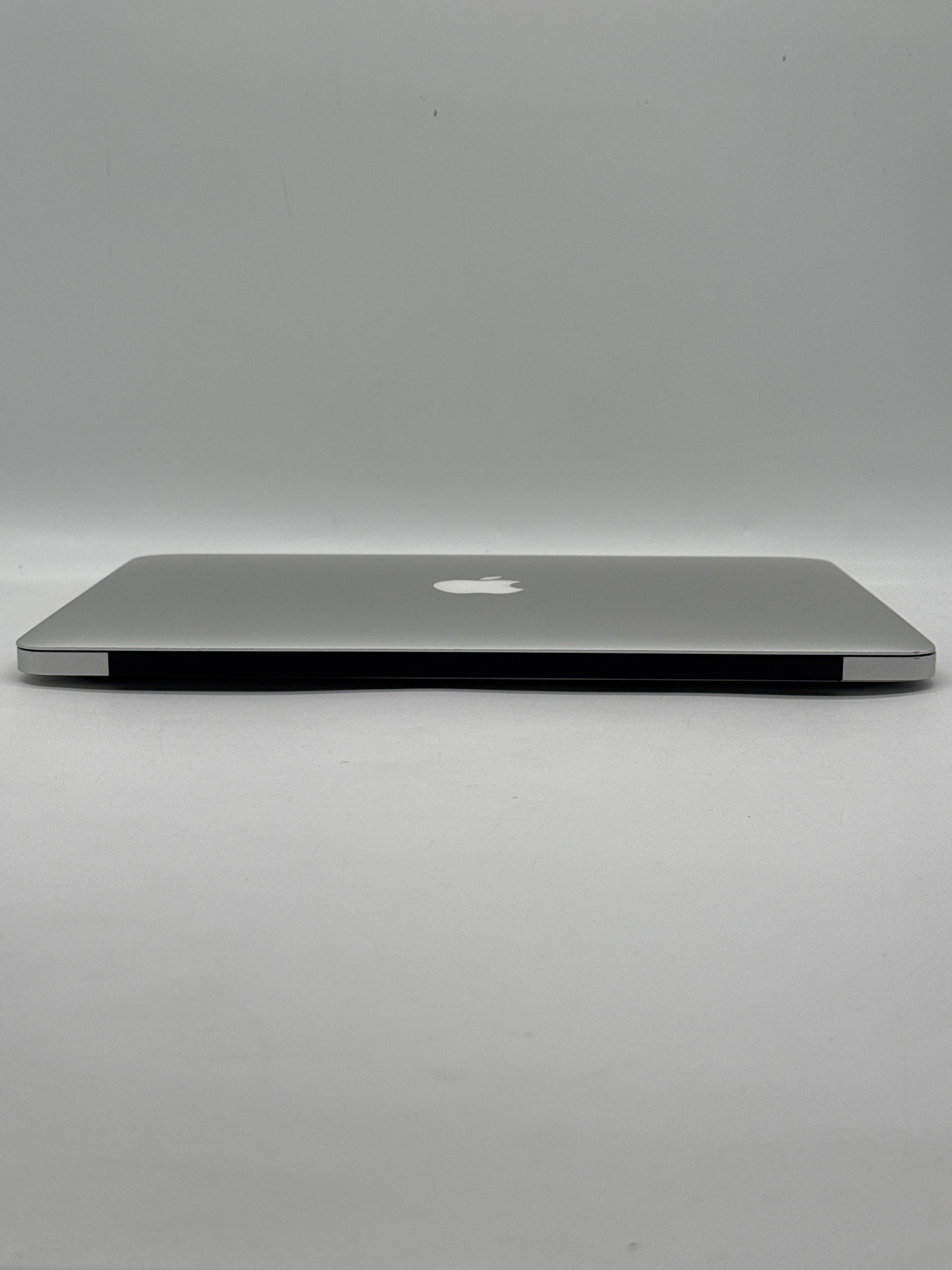 Apple MacBook Air 13" A1466 2015 i5 1.6 GHz 4GB RAM 128GB SSD