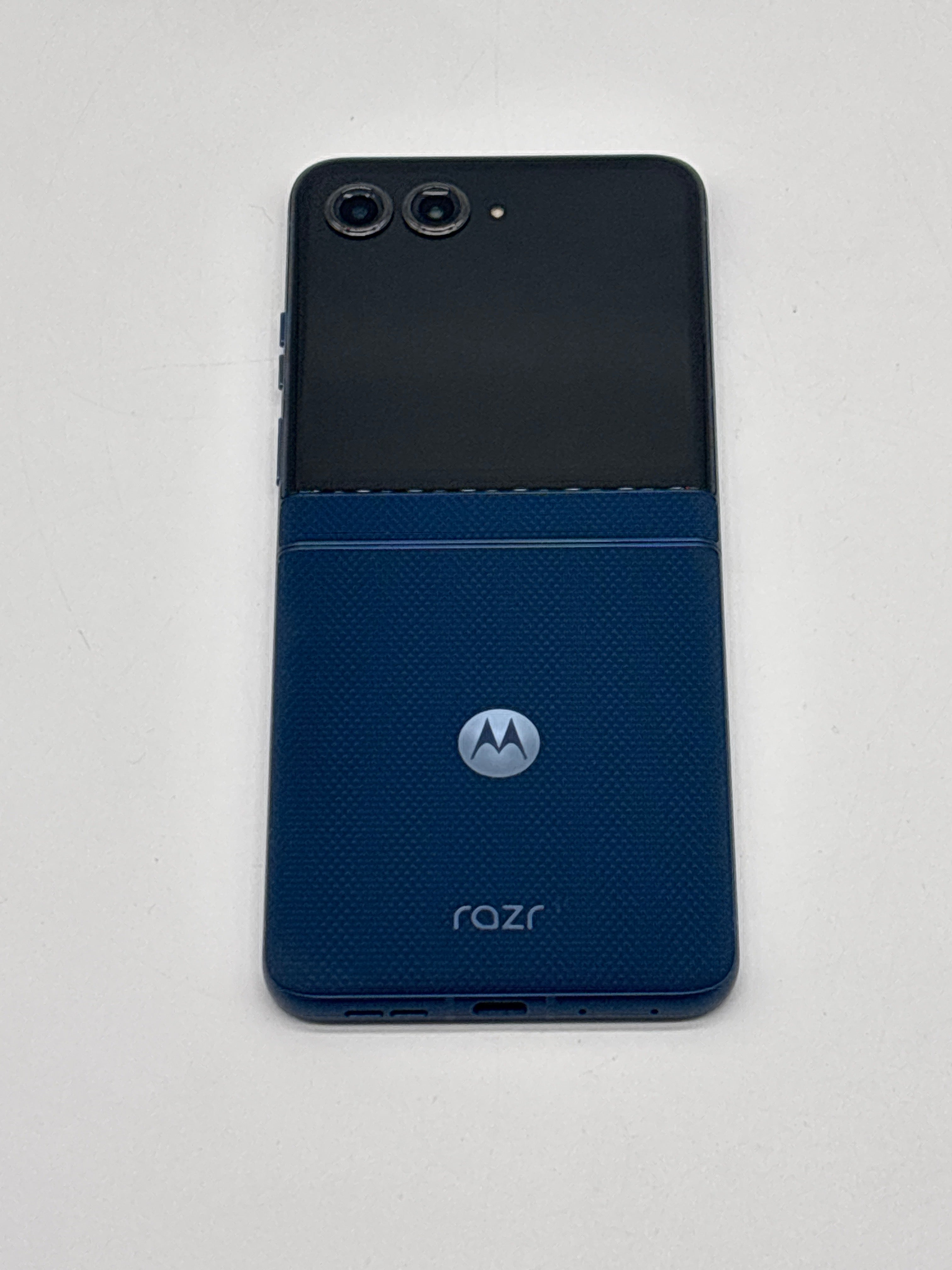 Motorola Razr 2025 256 GB w/ Box - For Parts (Visible by Verizon Compatible)