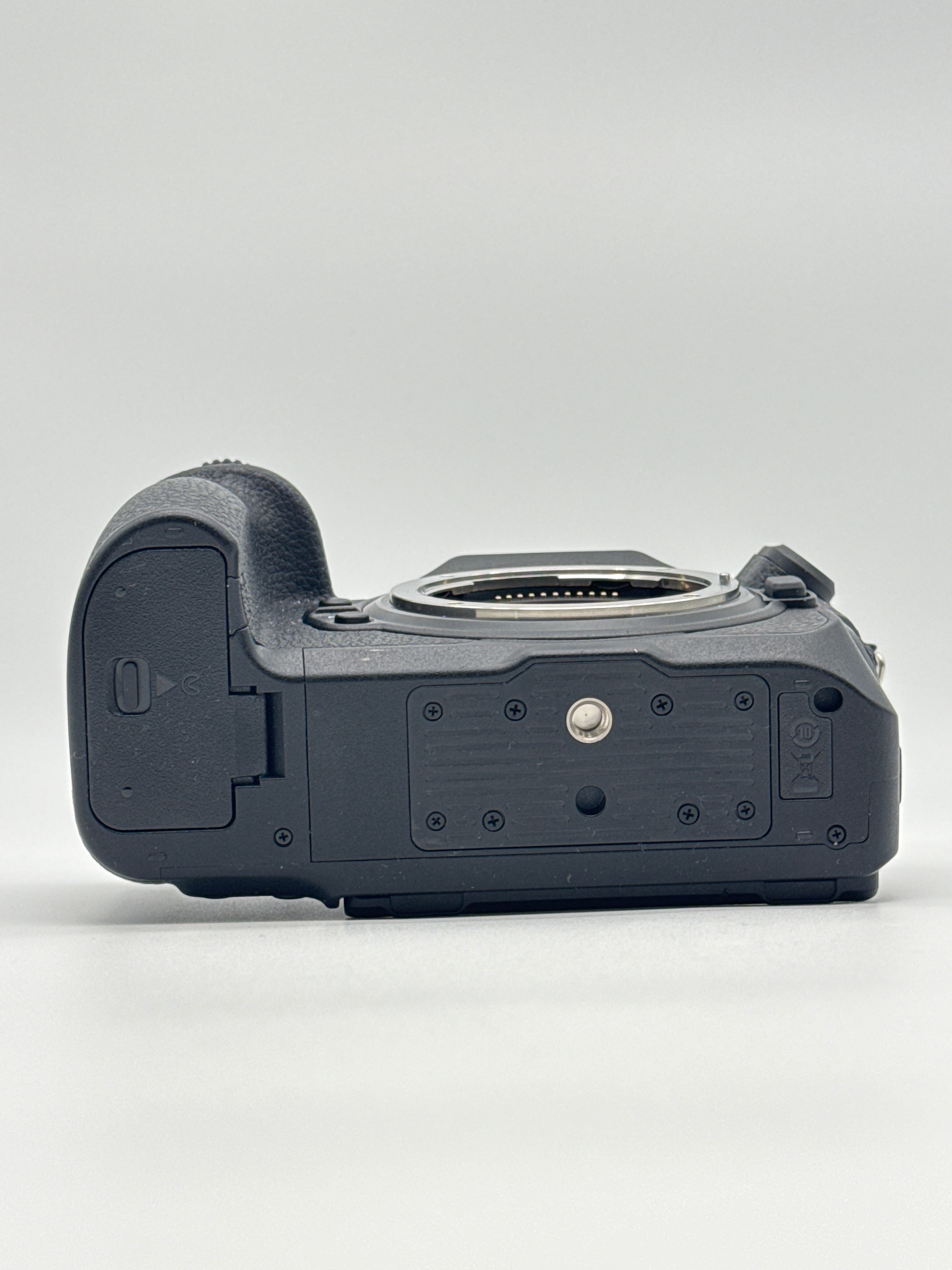 Nikon Z8 N2120 45.7MP Full Frame Mirrorless Camera Body Only Black - Used