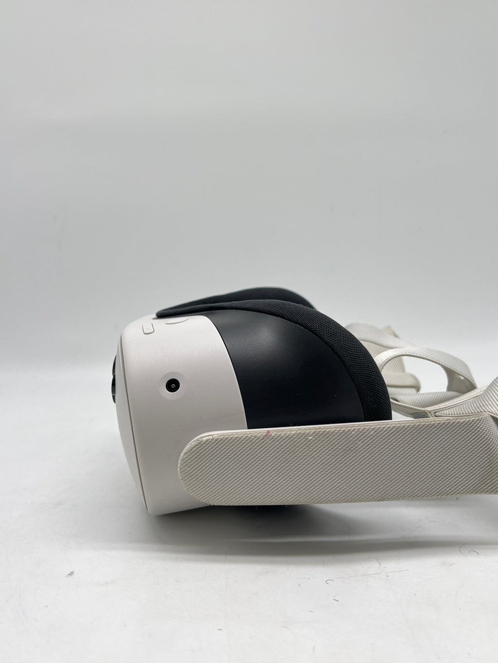 Meta Quest 3S 128GB VR Headset with 2 Wireless Touch Controllers For Parts (Remotely Managed)