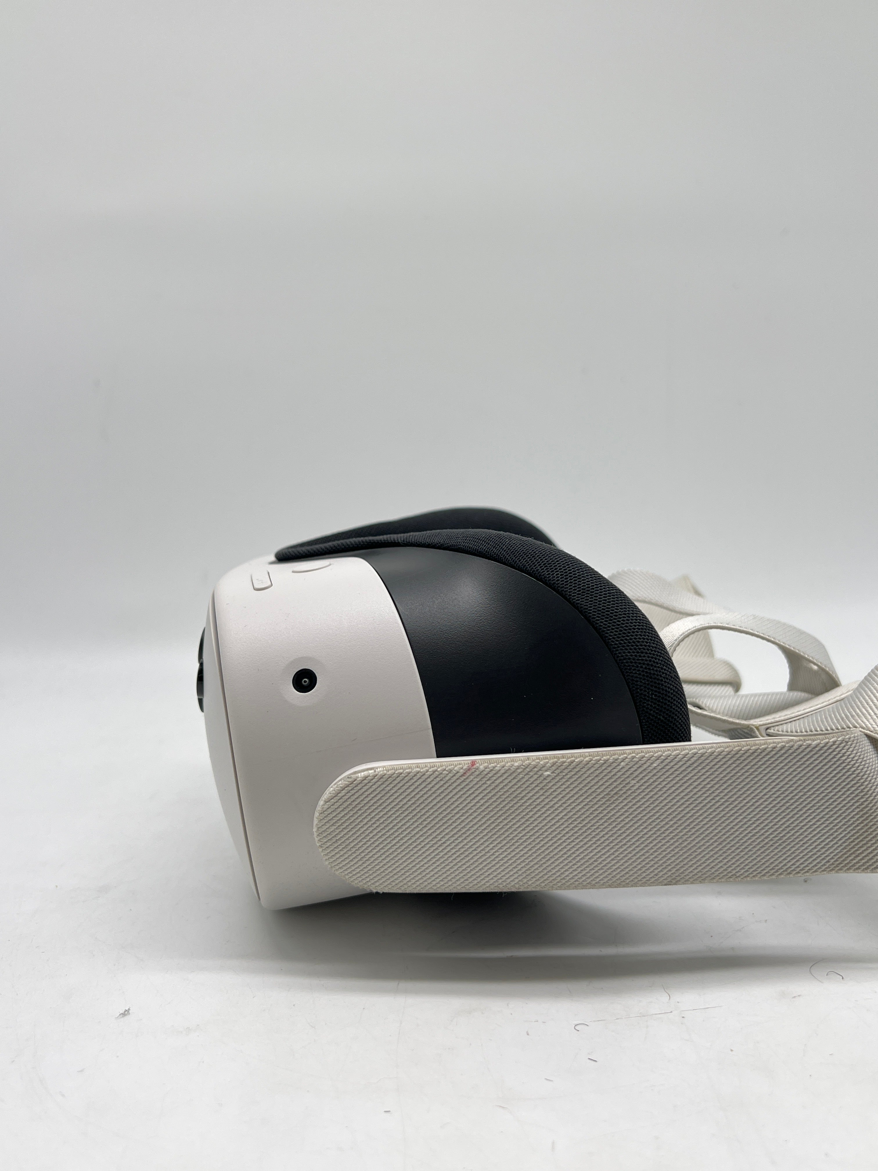Meta Quest 3S 128GB VR Headset with 2 Wireless Touch Controllers For Parts (Remotely Managed)