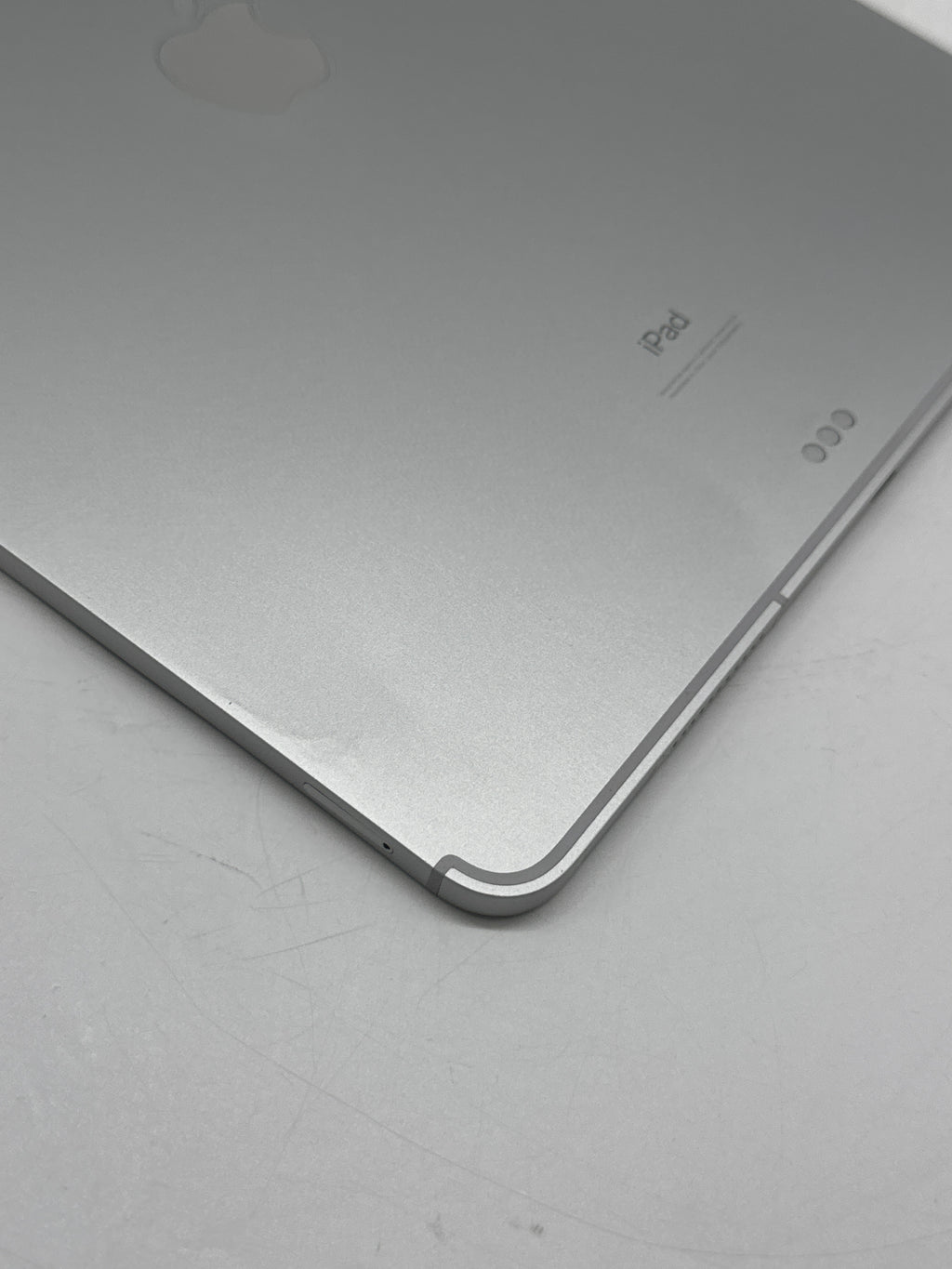 Apple iPad Pro 12.9" 5th Gen 256GB Wi-Fi + Cellular Silver - Loose Display