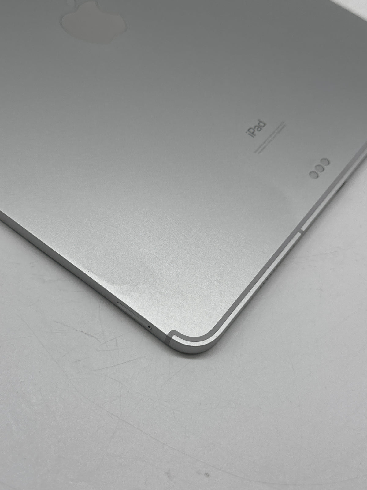 Apple iPad Pro 12.9" 5th Gen 256GB Wi-Fi + Cellular Silver - Loose Display