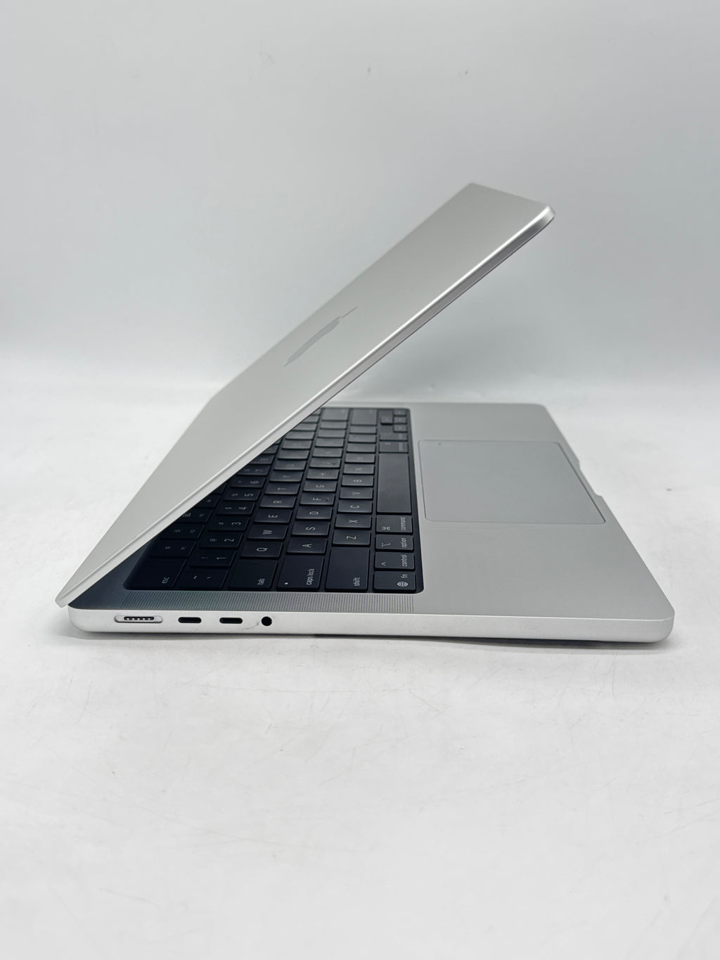 Apple MacBook Pro  M5 A3434 16GB RAM 1TB SSD 14.2" - Used
