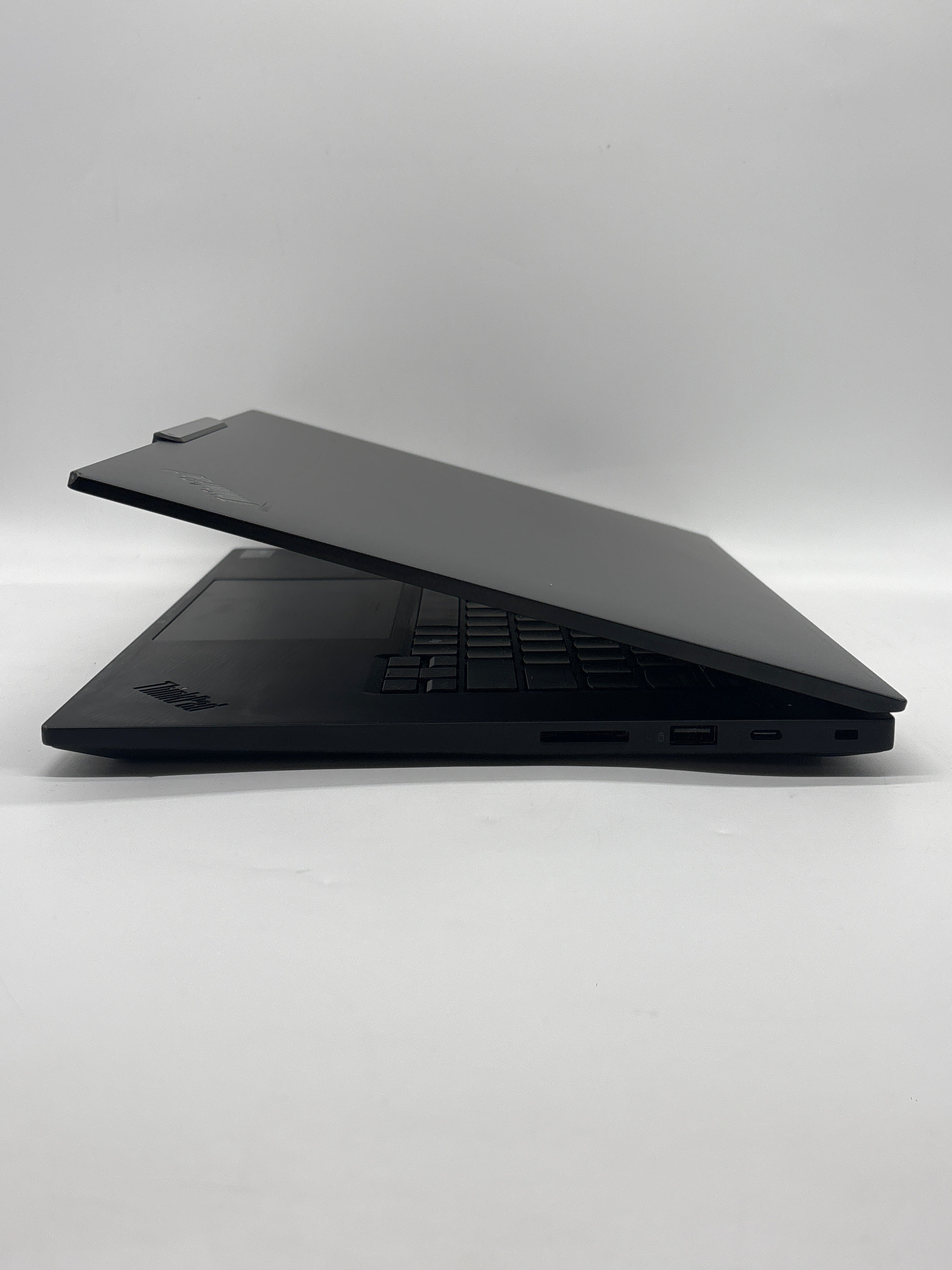 Lenovo ThinkPad P1 Gen 7 Ultra 7 155H 32GB RAM 1TB SSD RTX 2000 Ada Used