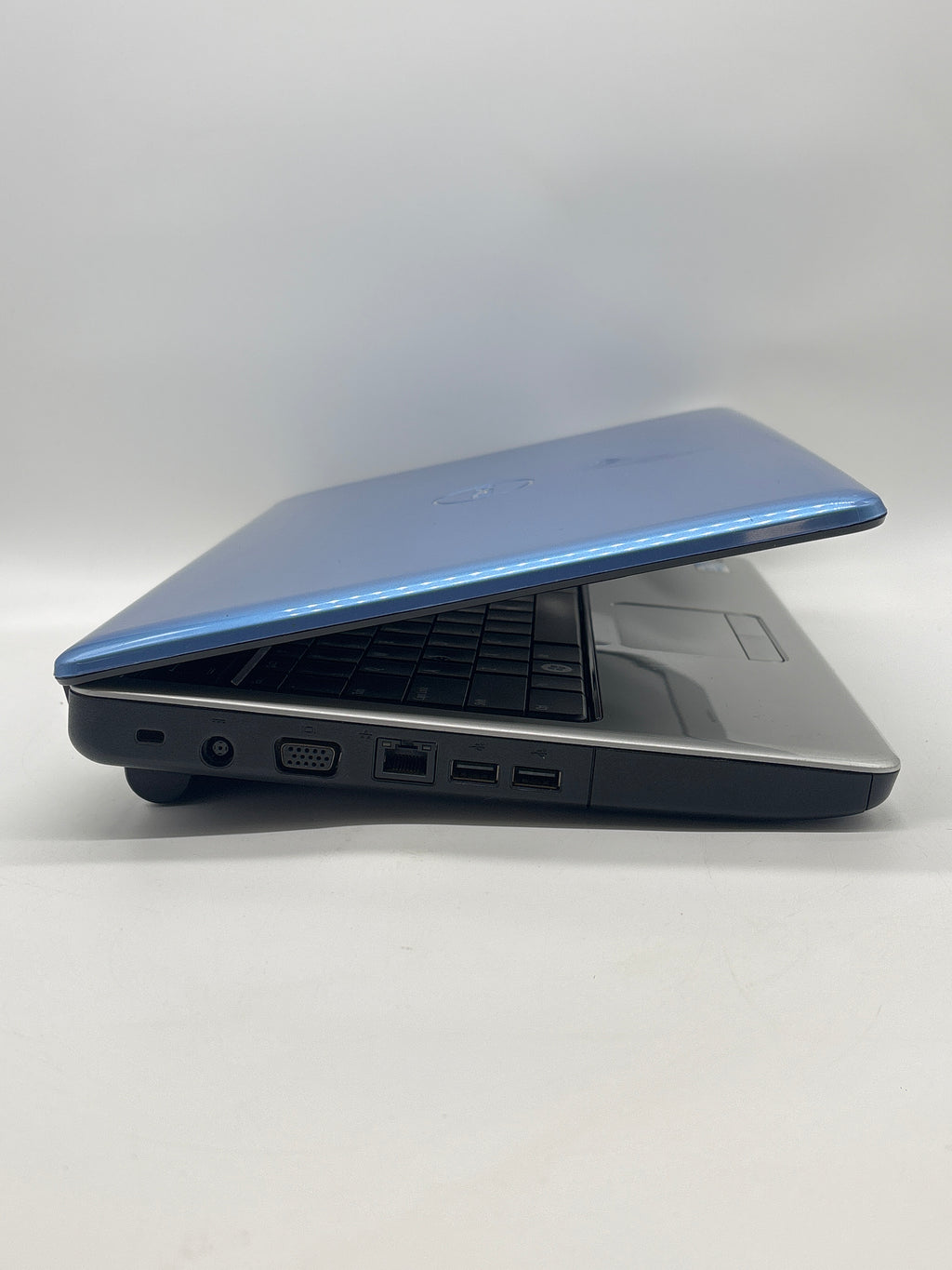 Dell Inspiron 1440 Intel Pentium 3 GB RAM 256GB SSD Blue