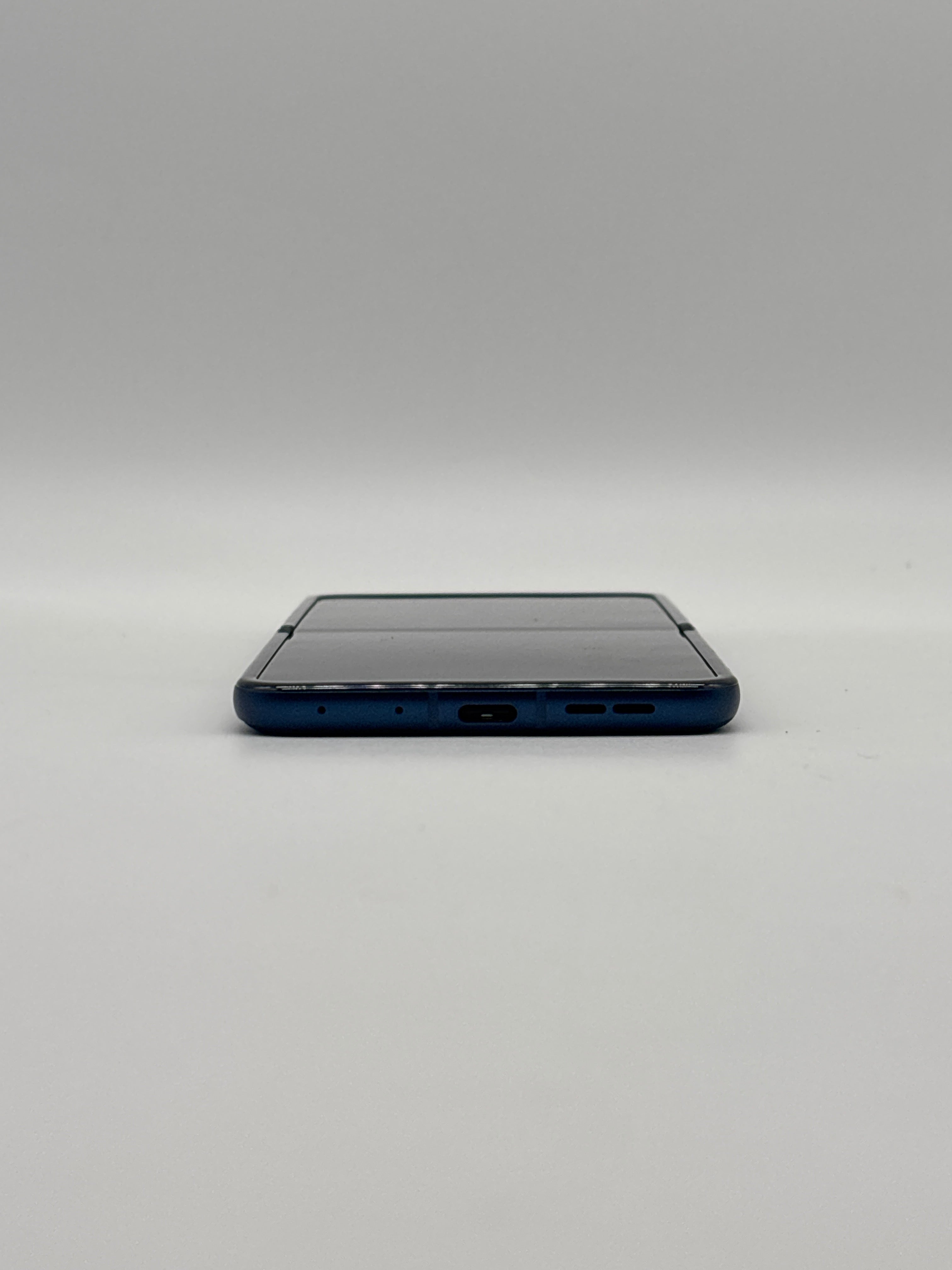 Motorola Razr 2025 256 GB w/ Box - For Parts (Visible by Verizon Compatible)