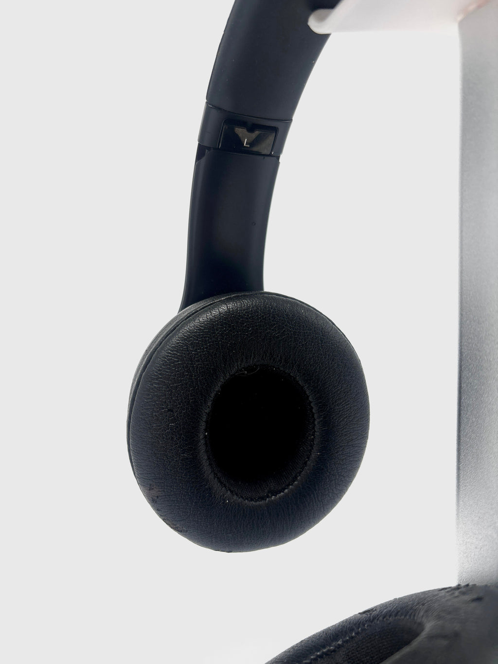 Beats Solo 3 Headphones Black - For Parts(No Power)