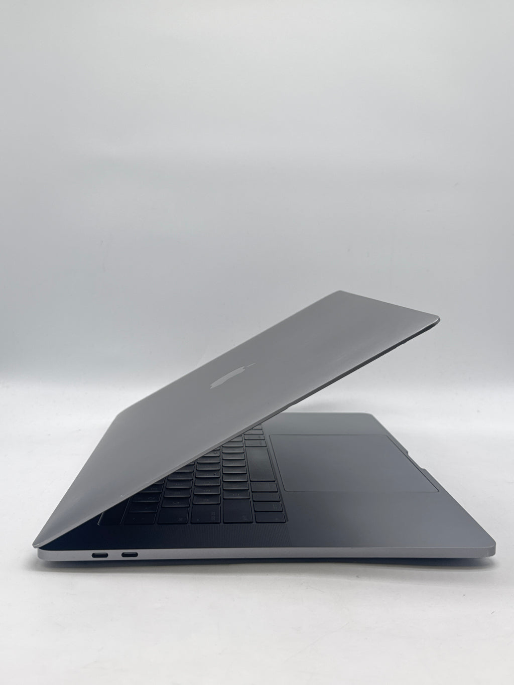 Apple MacBook Pro 15" A1707 2016 Intel Core i7 16GB RAM 1TB SSD - Used