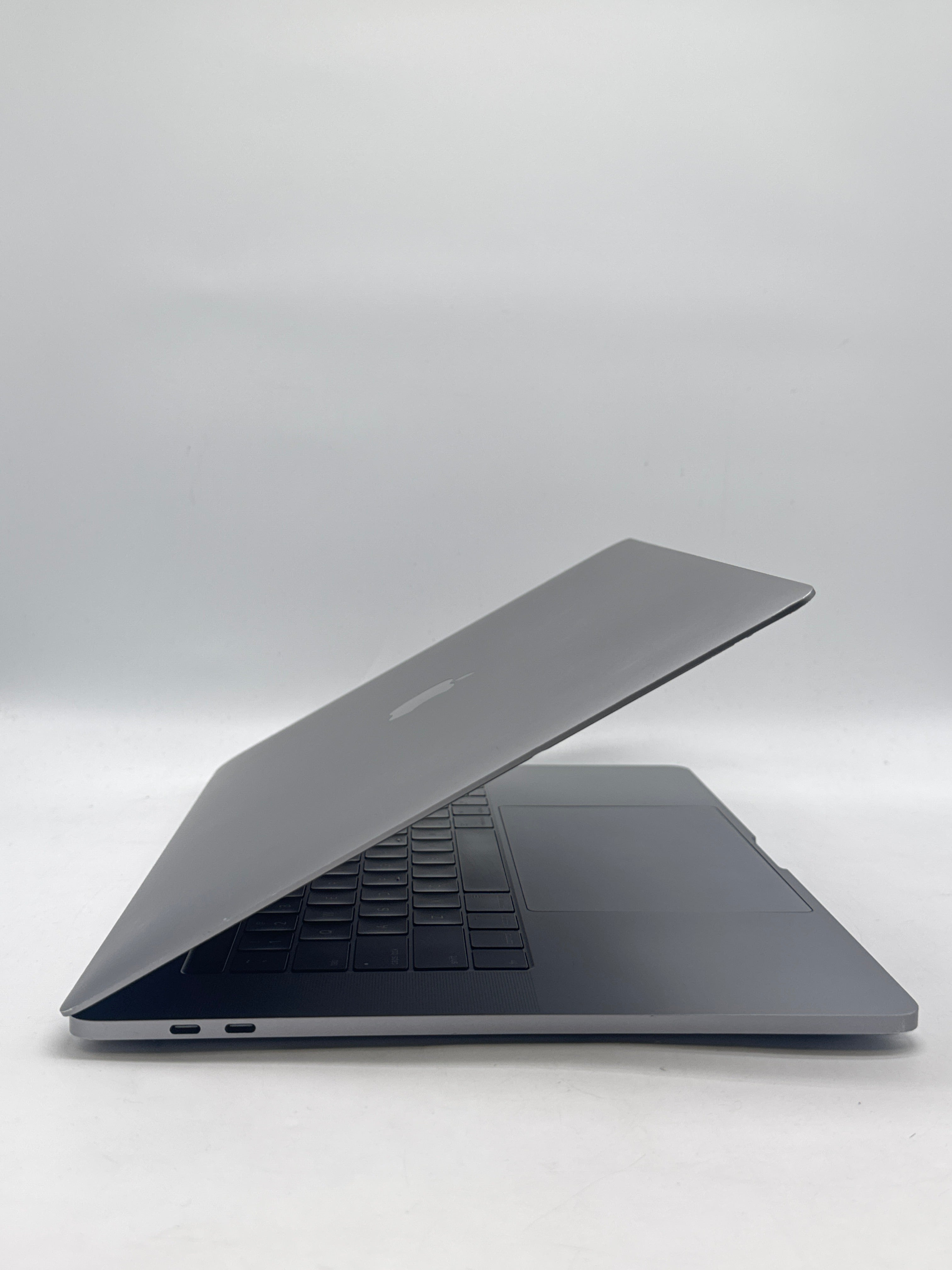 Apple MacBook Pro 15" A1707 2016 Intel Core i7 16GB RAM 1TB SSD - Used