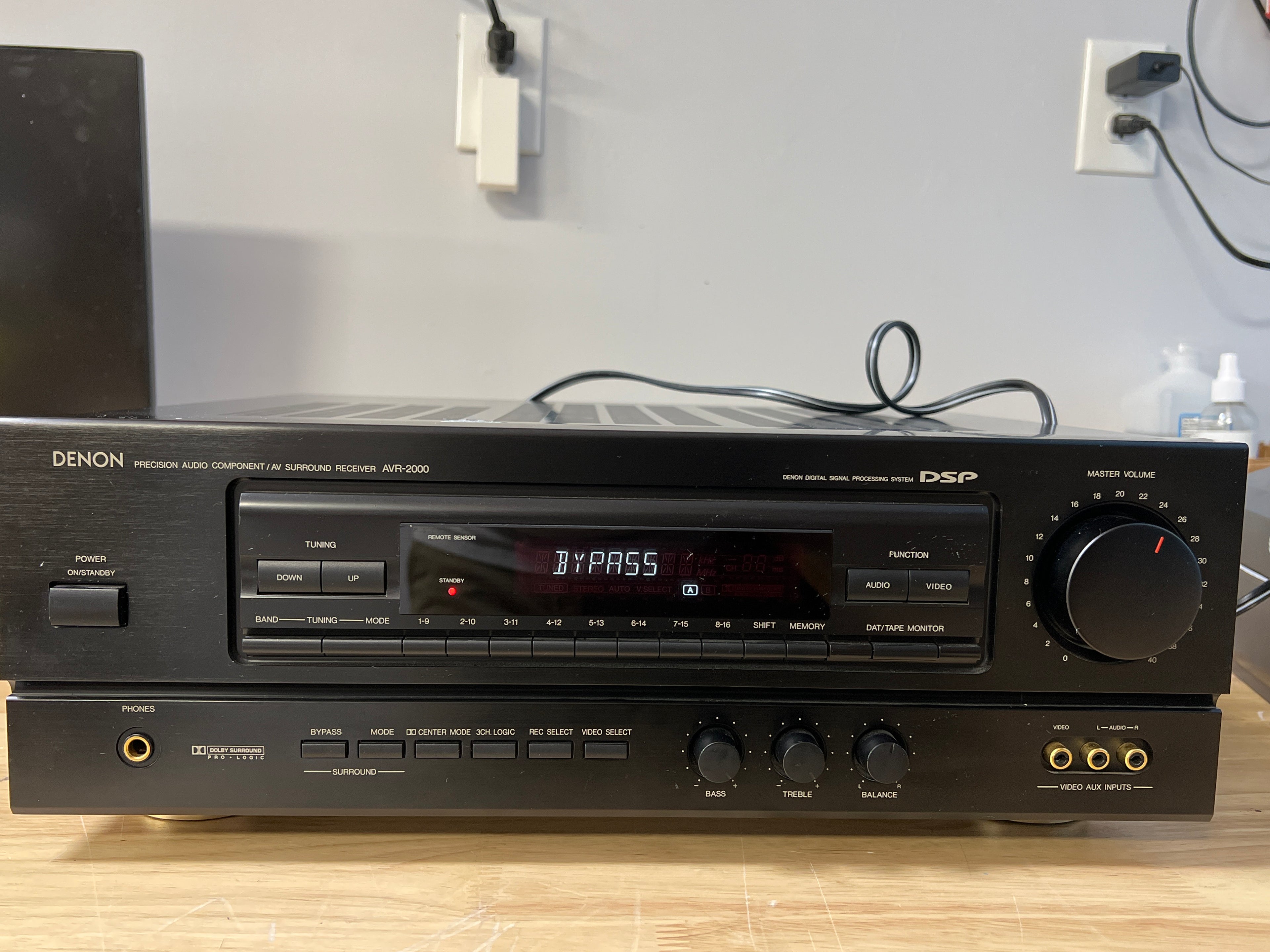 Denon AVR-2000 A/V Receiver Black Digital Tuner Audio Surround Receiver
