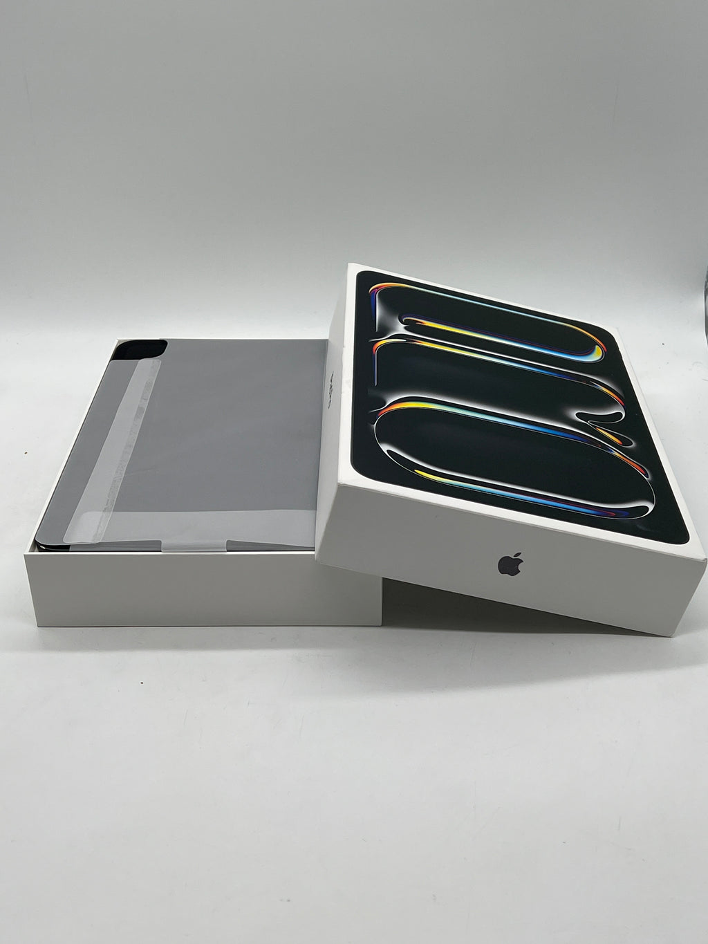 Apple iPad Pro 11" M4 A2837 WIFI + Cellular 256GB Unlocked Gray - Used with Box