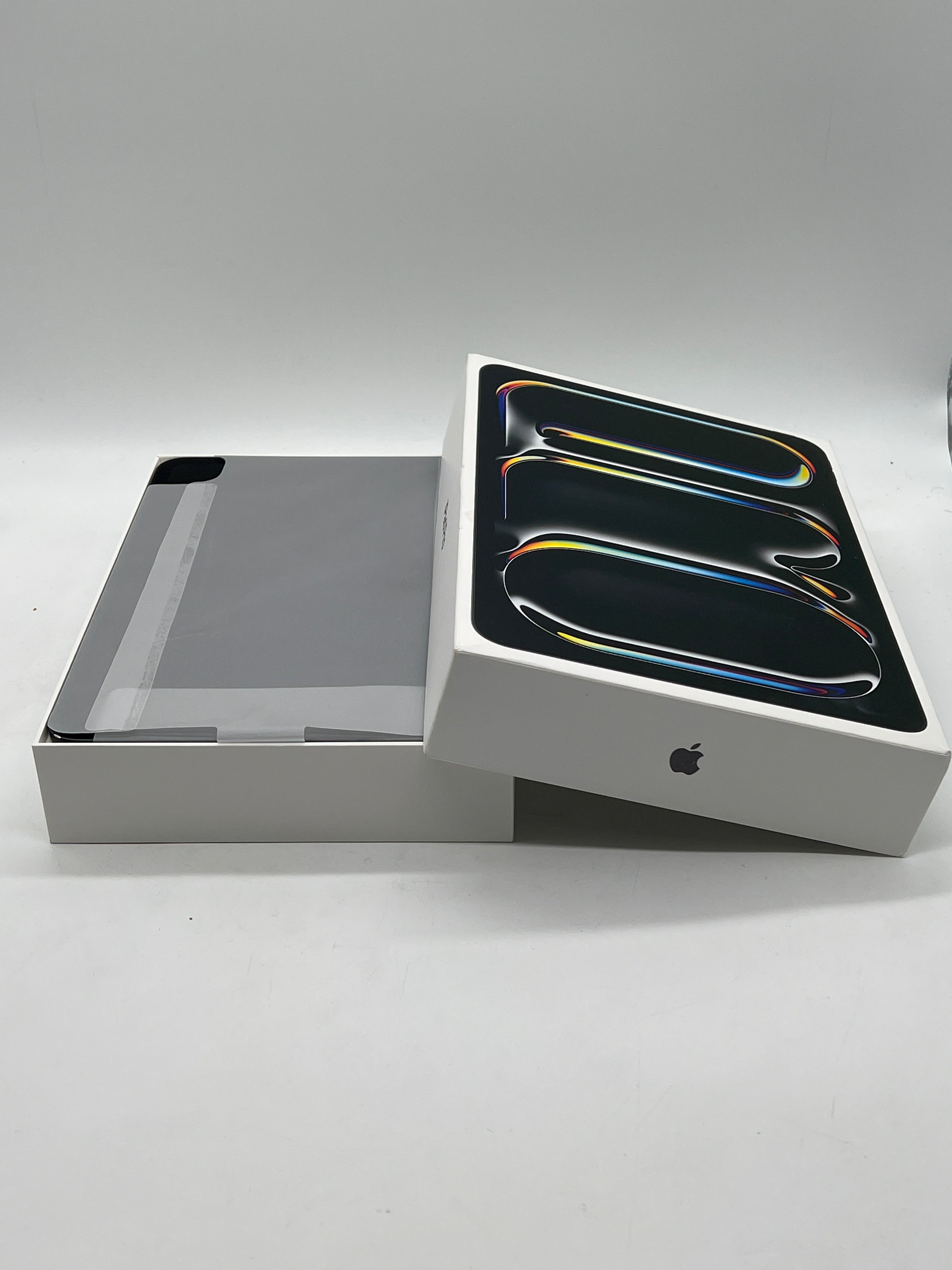 Apple iPad Pro 11" M4 A2837 WIFI + Cellular 256GB Unlocked Gray - Used with Box