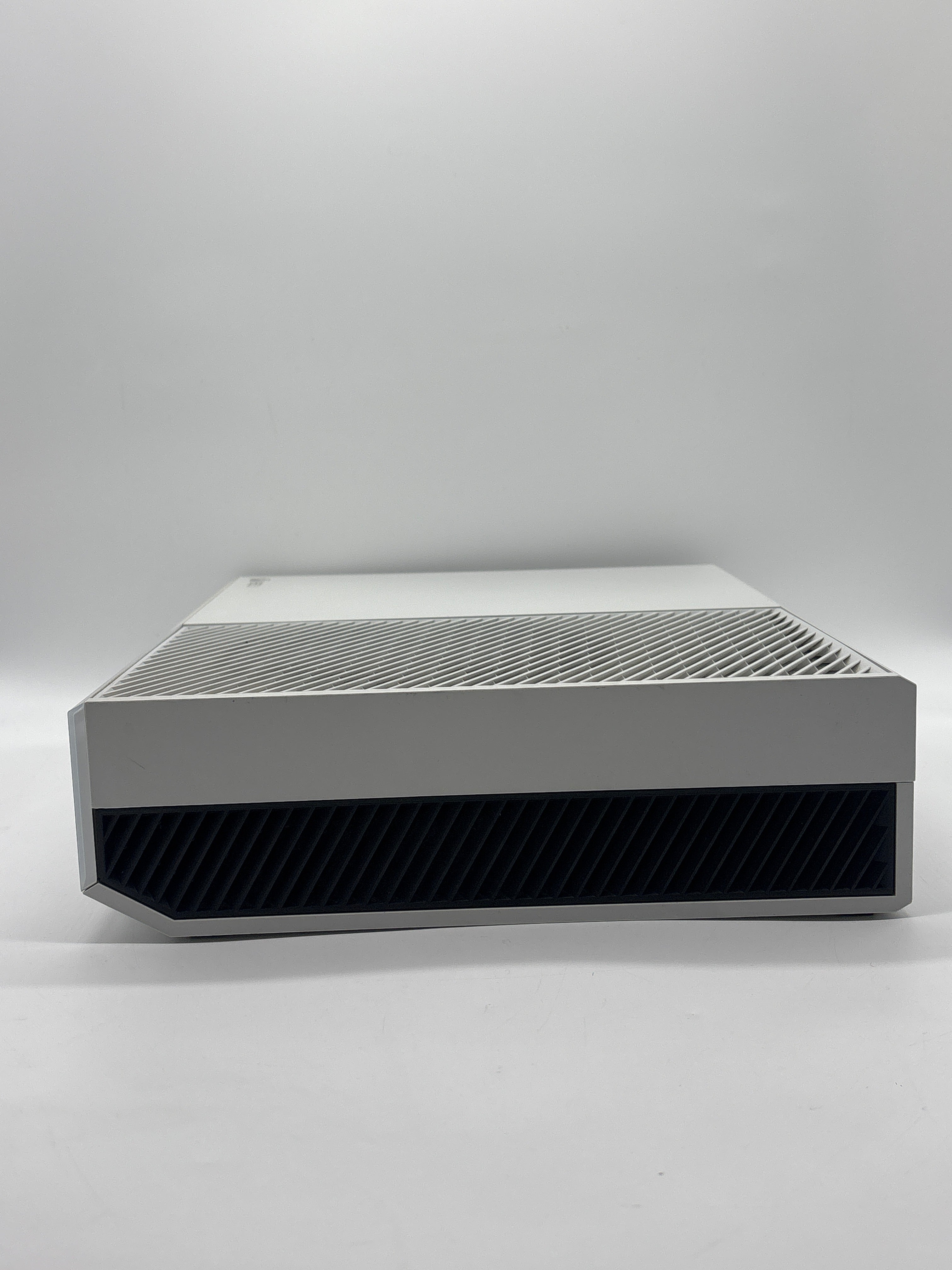 Microsoft Xbox One (1540) 2013 White 500GB - Used