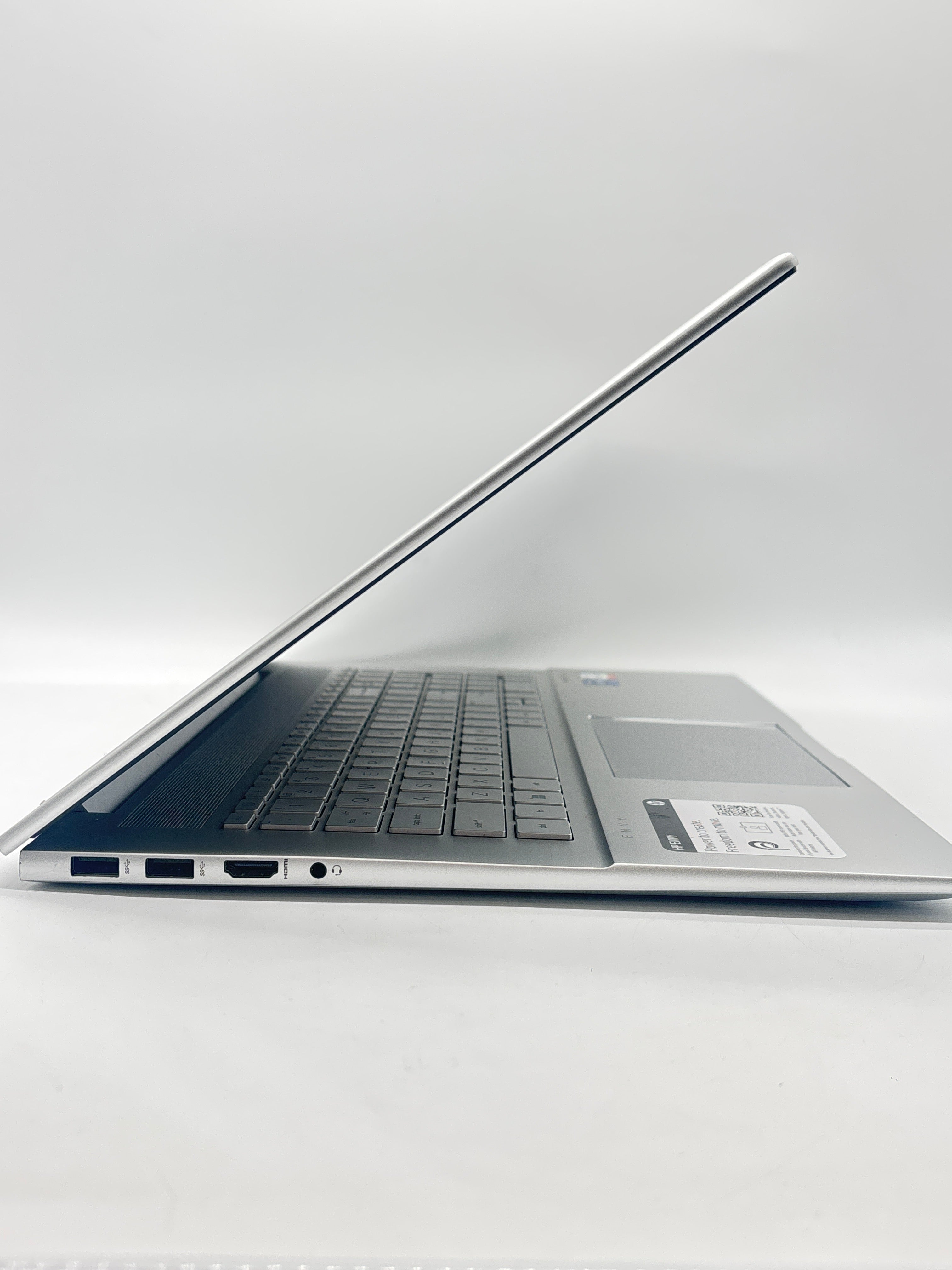 HP Envy Laptop 17-cr0013dx i7-1260P 12GB RAM 512GB SSD Silver - Used