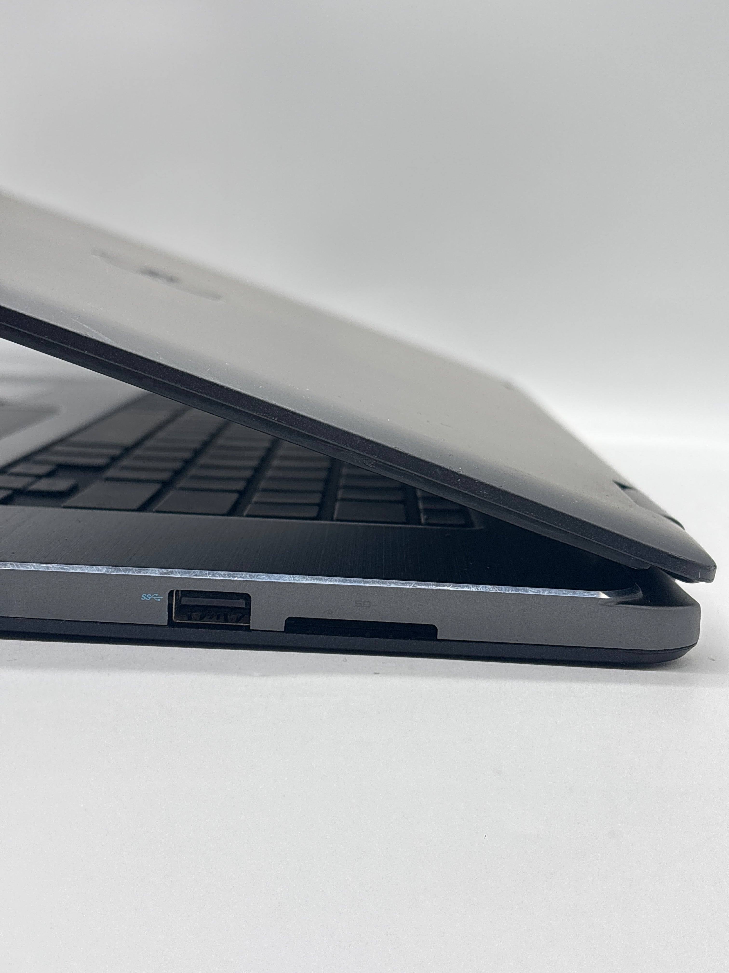Dell Inspiron 15-7568 i3-6100U 4GB RAM 500GB HDD - For Parts (No Battery)