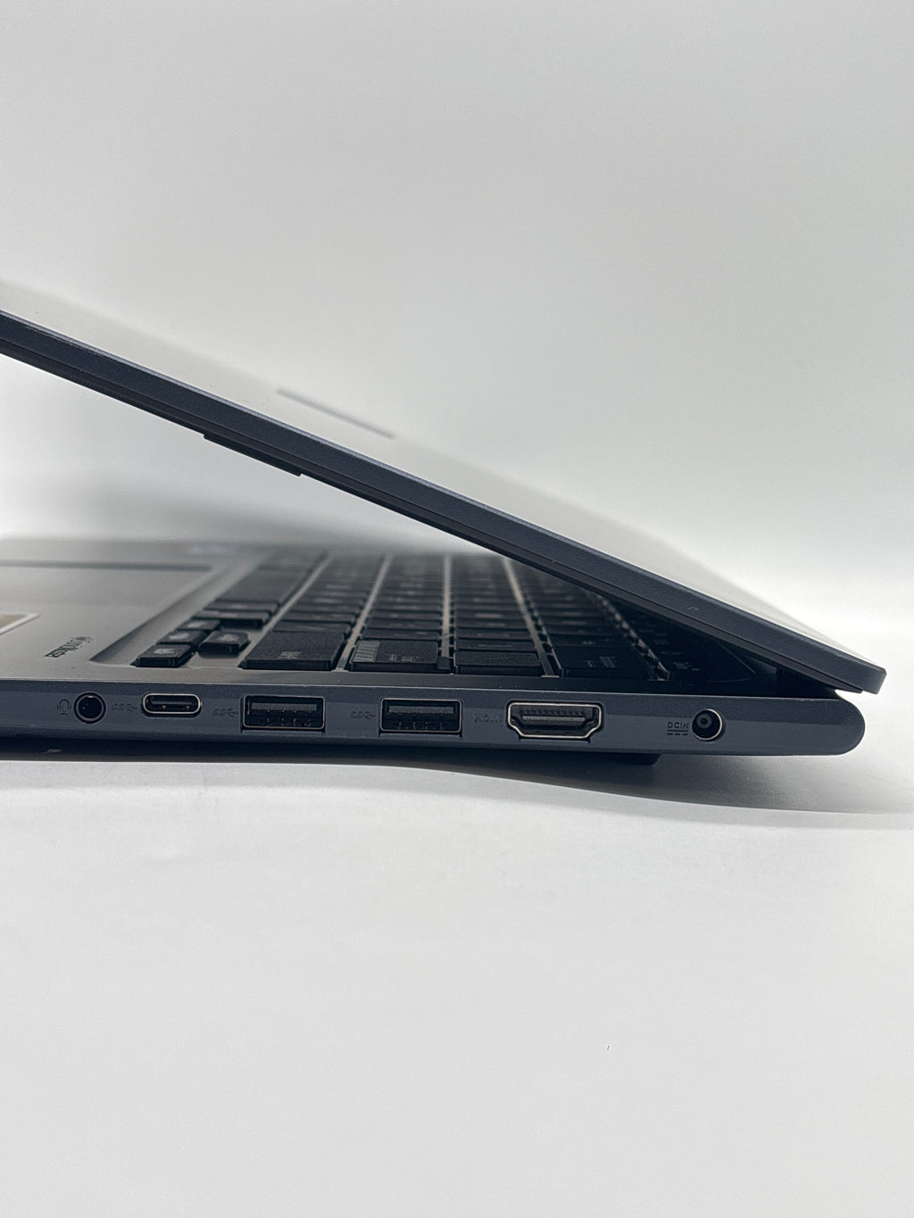 Asus Vivobook X1404VA i7-1355U 12GB RAM 512GB SSD