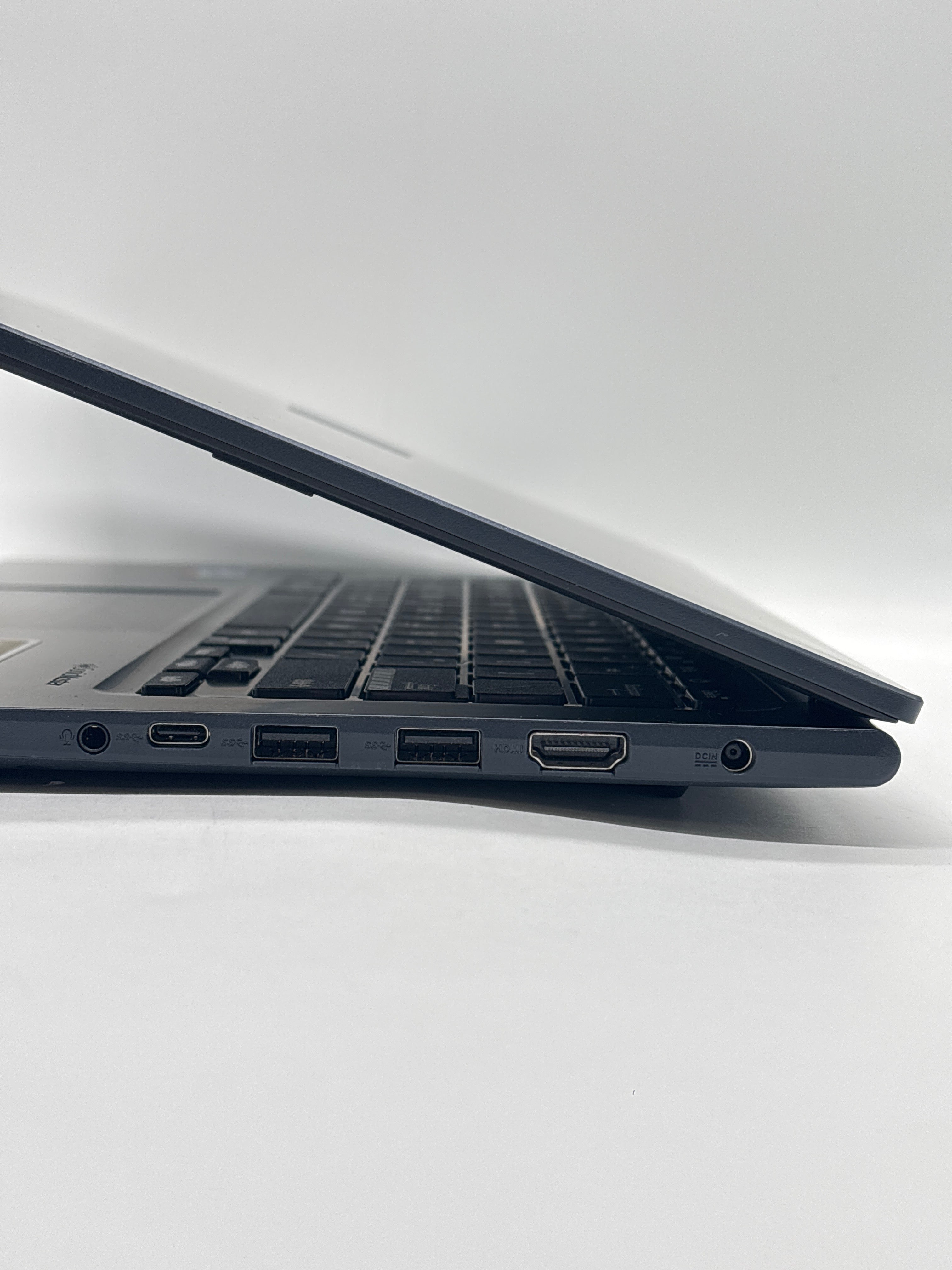 Asus Vivobook X1404VA i7-1355U 12GB RAM 512GB SSD