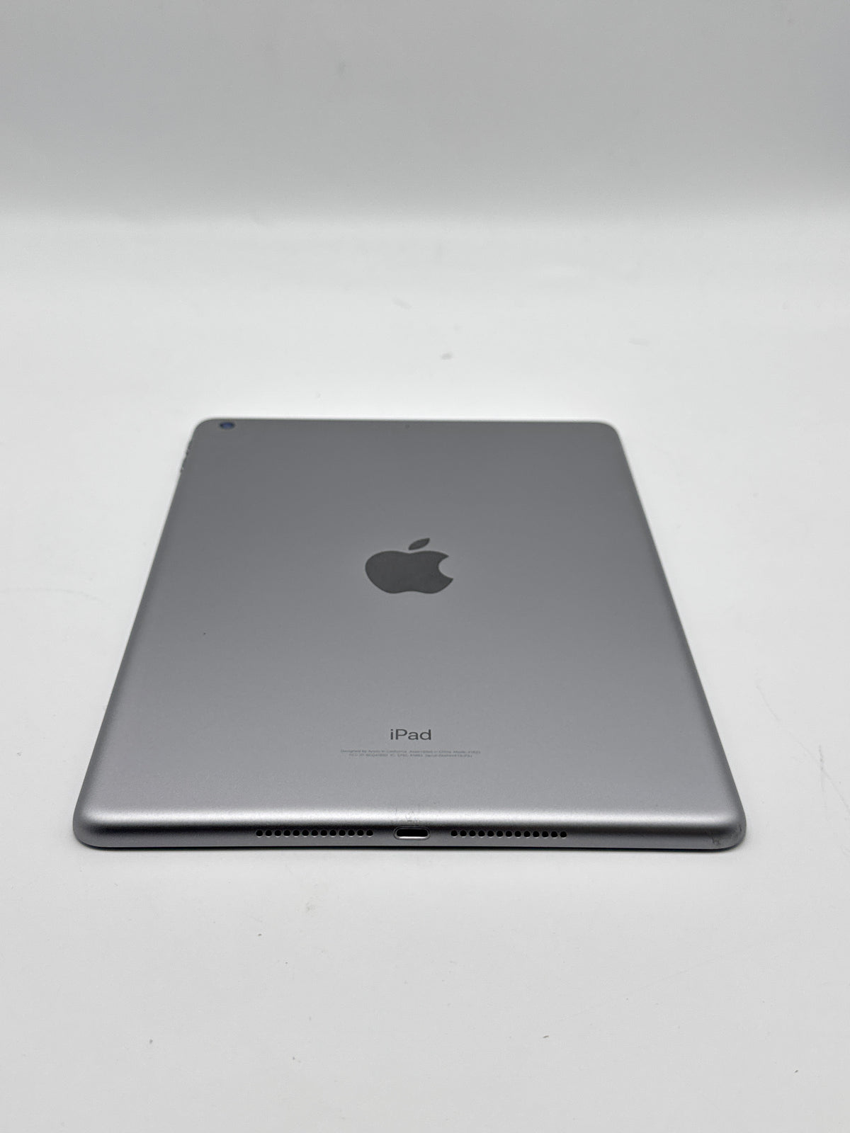 Apple iPad 6th Gen 9.7" 32GB Space Gray Wi-Fi - Screen Cracked, Read