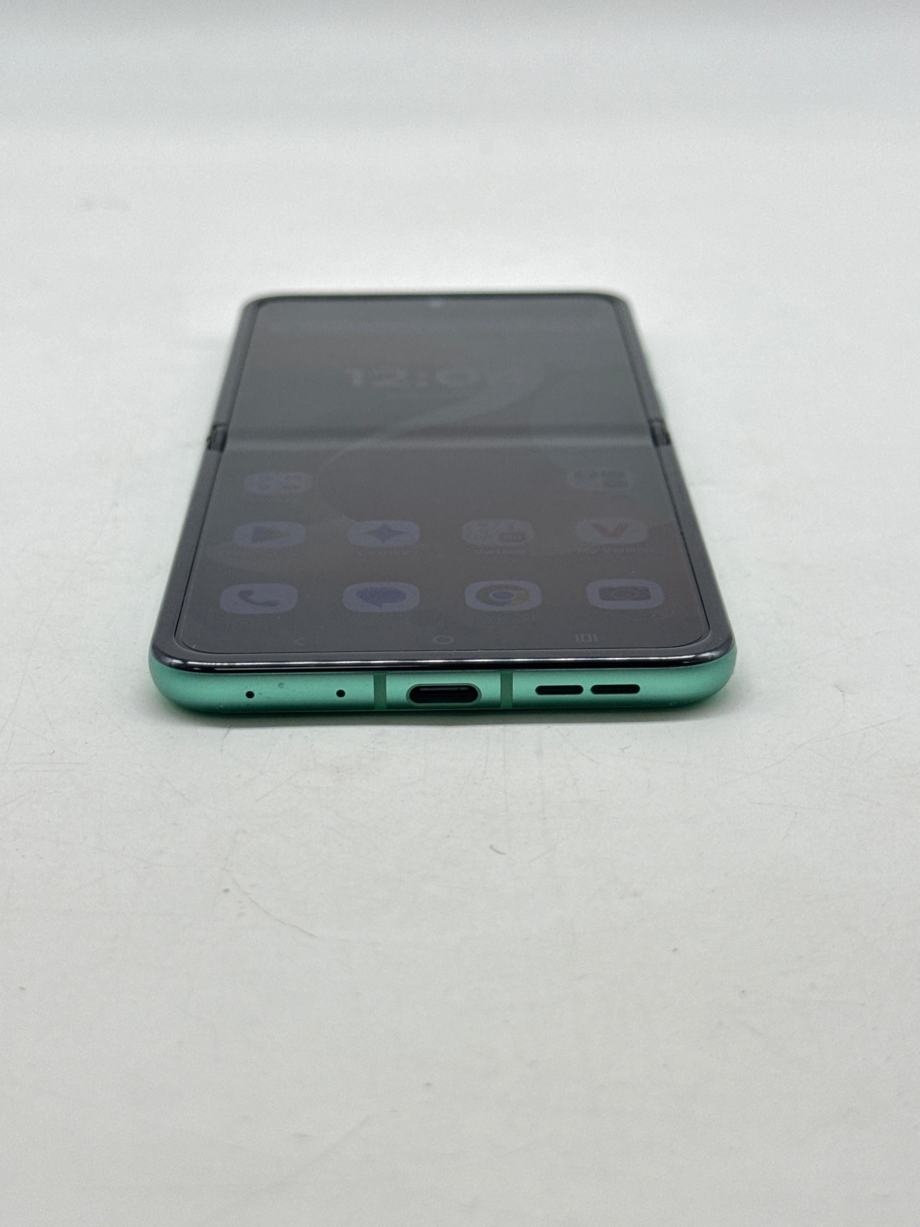 Motorola Razr 2025 256GB Green - For Parts Compatible with Verizon Only