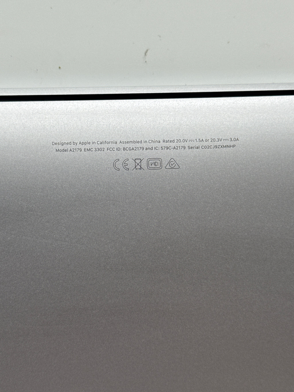 Apple MacBook Air 13in Retina A2179 2020 Core i3 8GB RAM 256GB SSD - Used