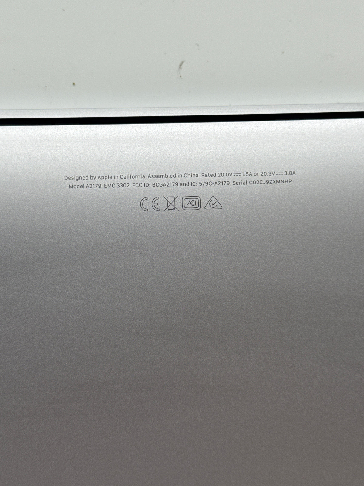 Apple MacBook Air 13in Retina A2179 2020 Core i3 8GB RAM 256GB SSD - Used