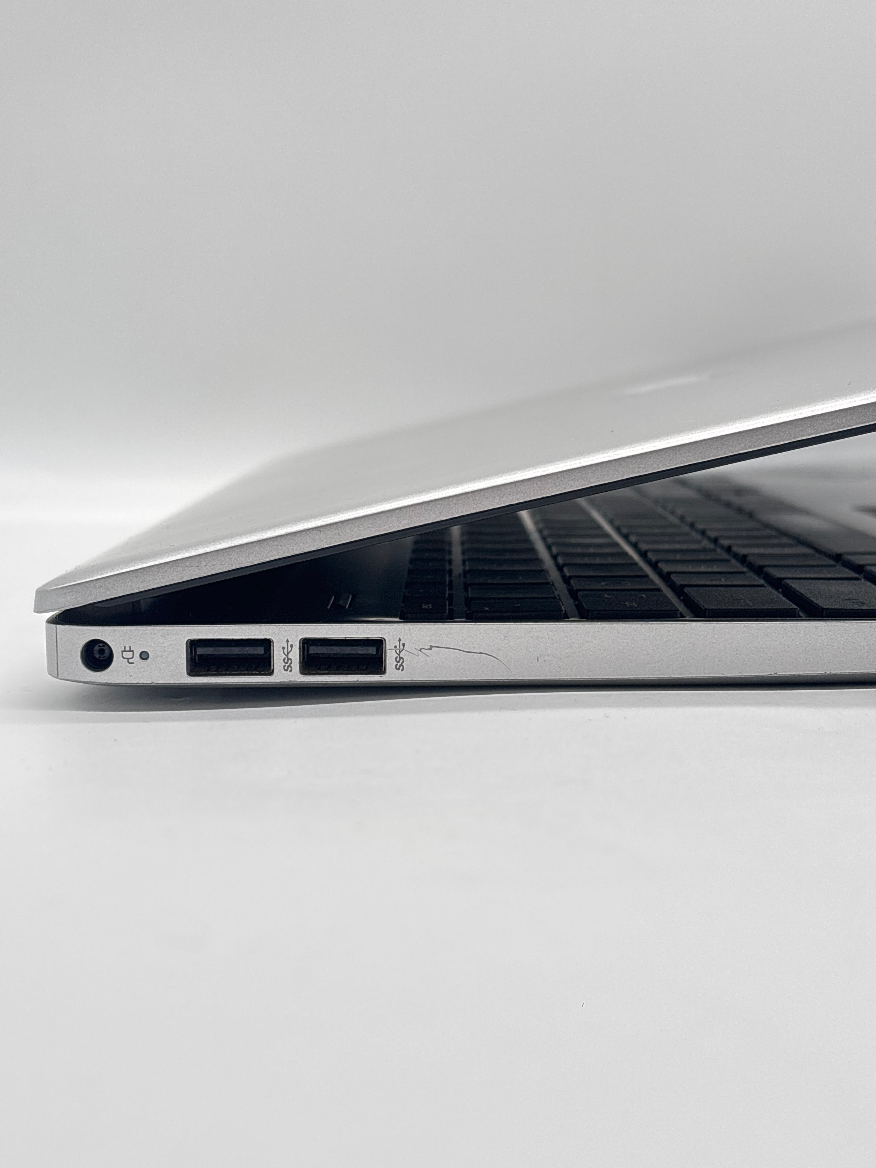 HP 15-dy1073nr i3-1005G1 8GB RAM 256GB SSD