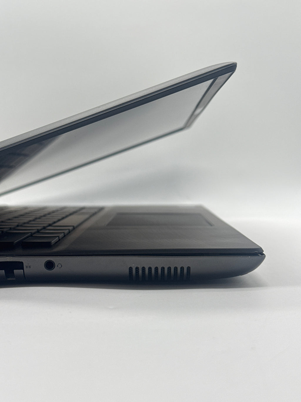 Dell Alienware M16 R2 Ultra 7 155H 16GB RAM 1TB SSD RTX 4070 - For Parts (Read DESC)