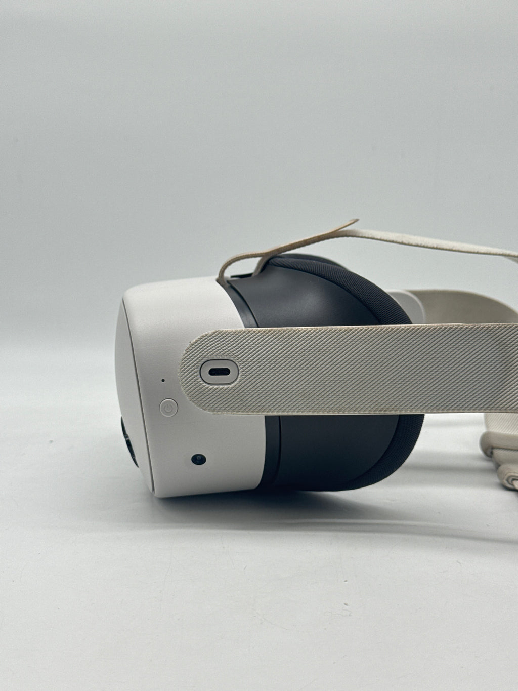 Meta Quest 3S 128GB Standalone All-in-One VR Headset White - Used