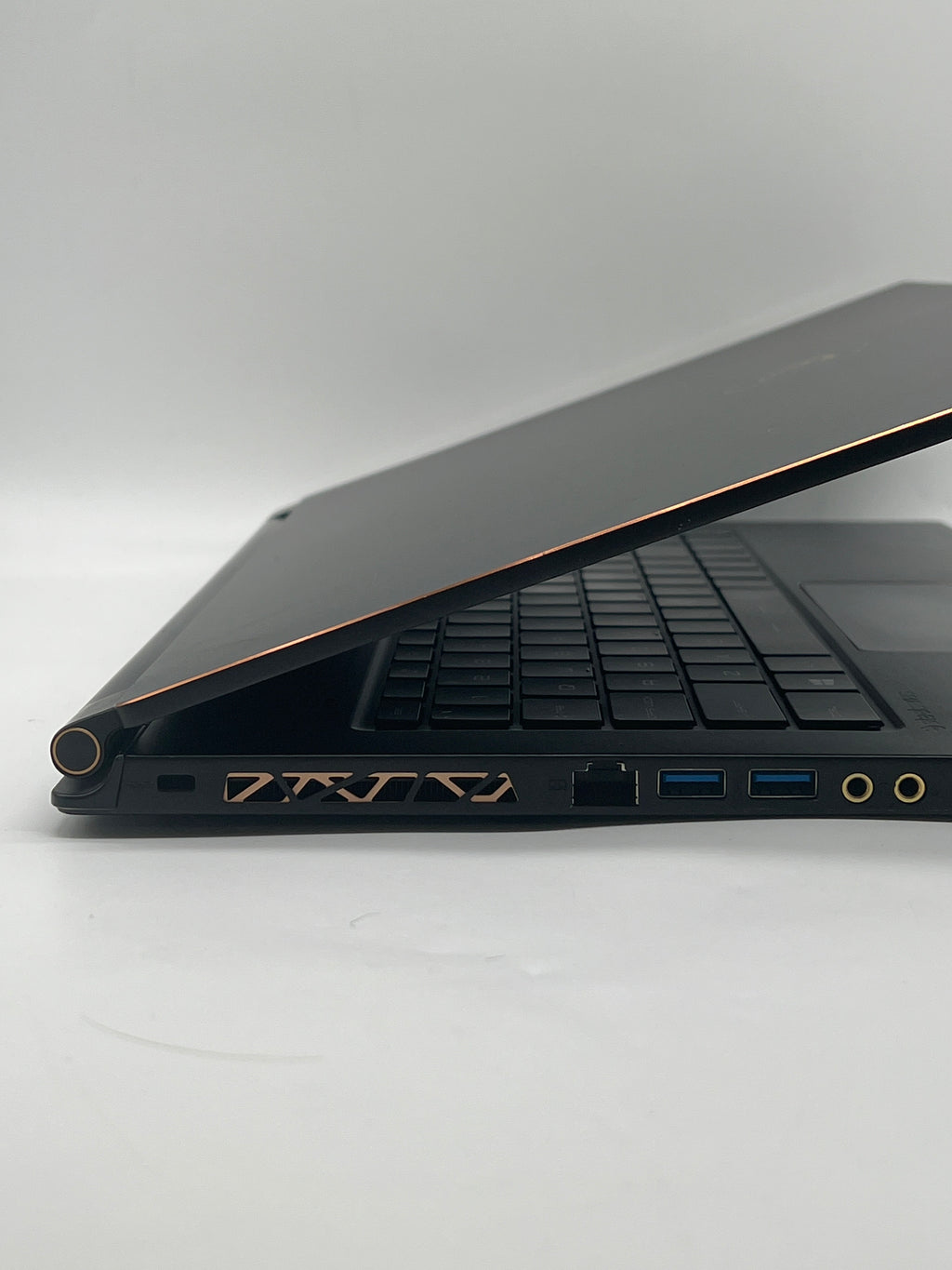 MSI GS65 Stealth Thin 8RE 15.6" Core i7-8750H 16GB RAM 256GB SSD - Used