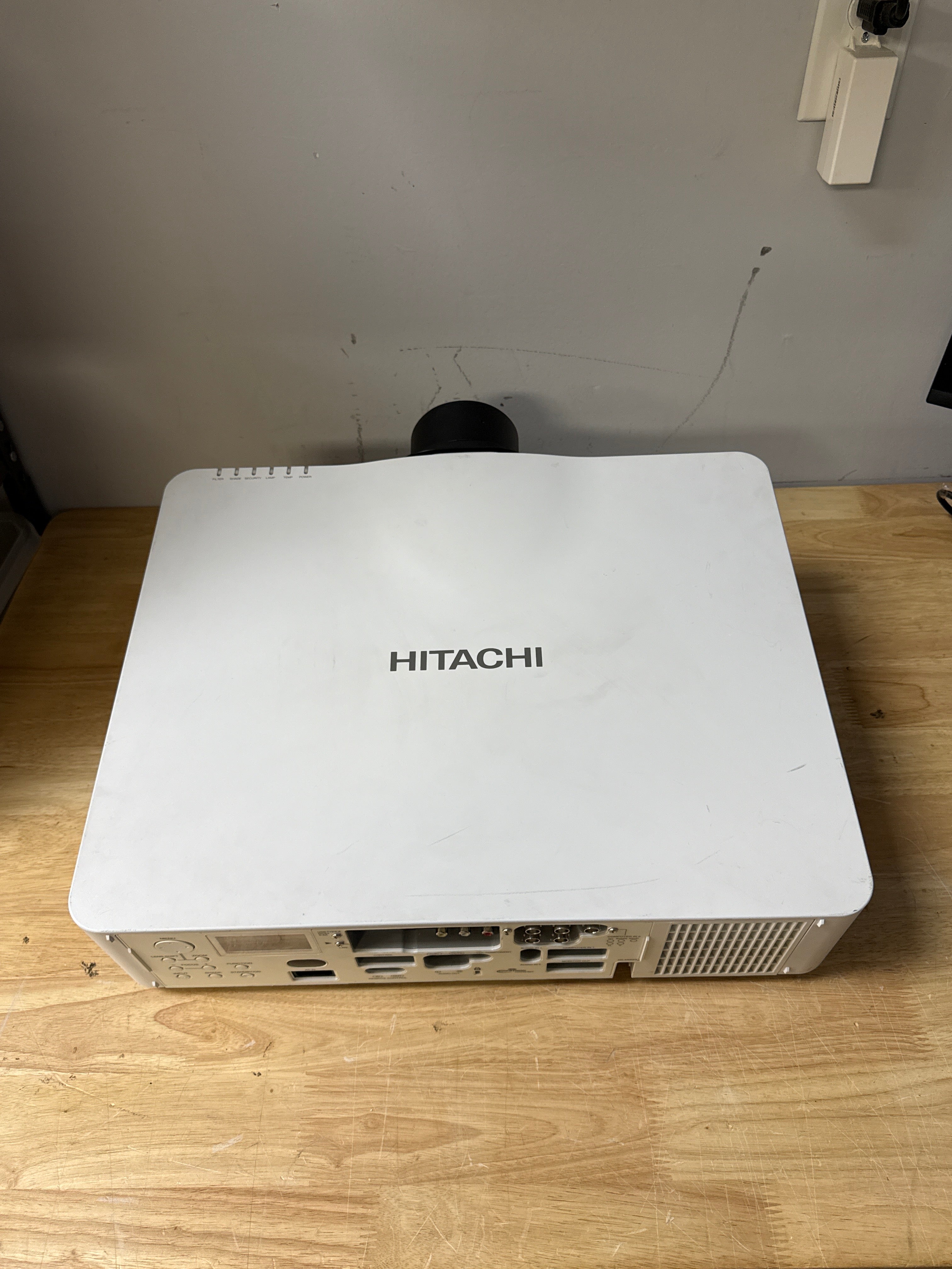 Hitachi CP-WU8450 WUXGA 5000 Lumens (115 hours) - Used