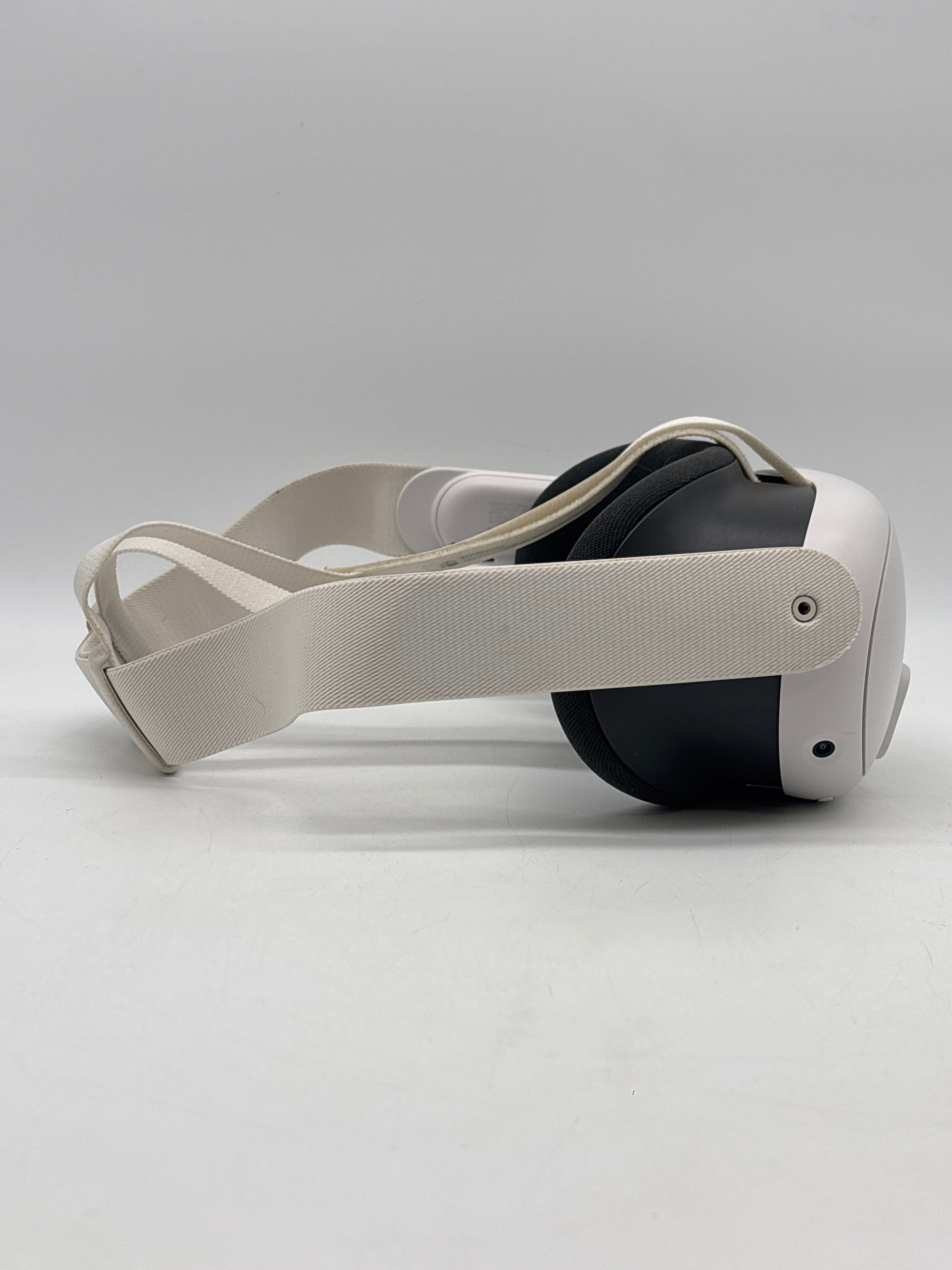 Meta Quest 3 4K 512GB Standalone VR Headset White Used with Box